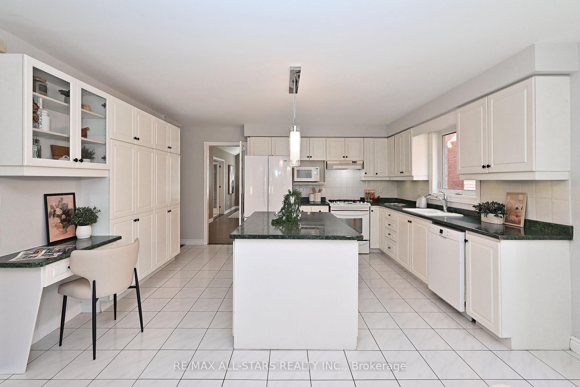 Photo 15 of 34 Captain Armstrong Lane, Markham, Sherwood-Amberglen — HOMEH