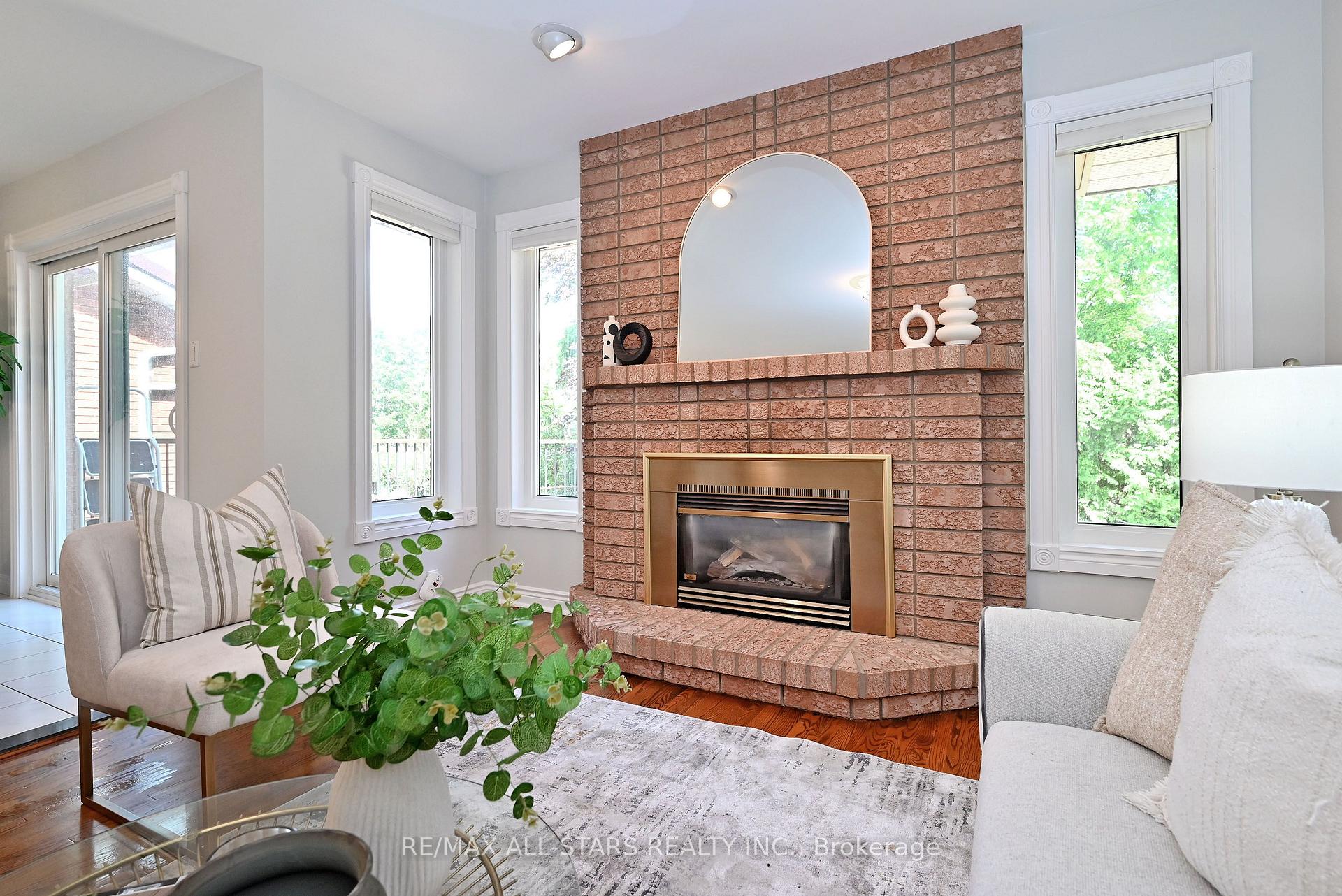 Photo 18 of 34 Captain Armstrong Lane, Markham, Sherwood-Amberglen — HOMEH