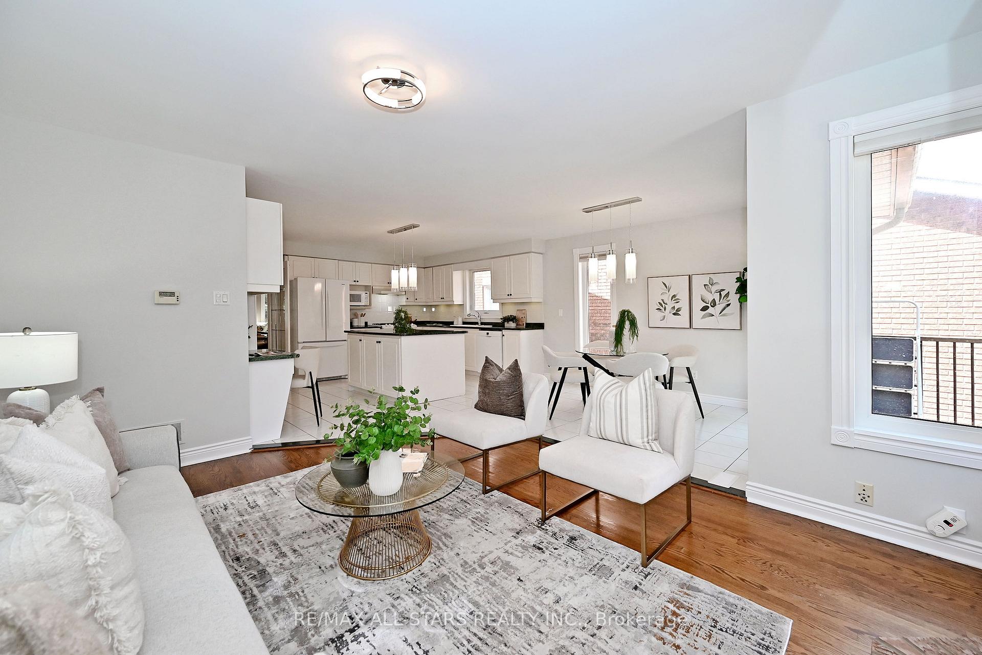 Photo 19 of 34 Captain Armstrong Lane, Markham, Sherwood-Amberglen — HOMEH