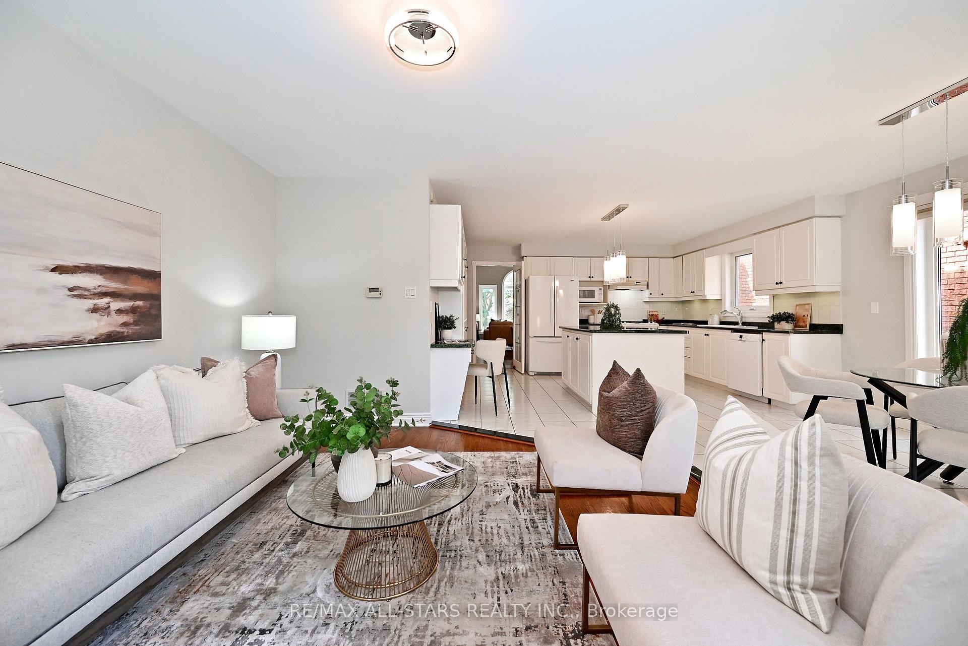 Photo 21 of 34 Captain Armstrong Lane, Markham, Sherwood-Amberglen — HOMEH