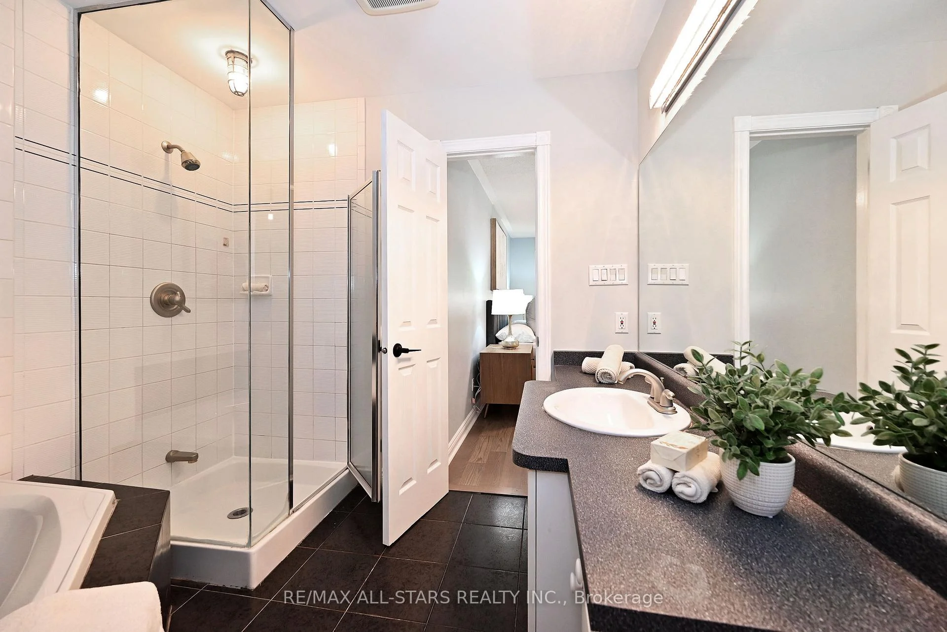 Photo 26 of 34 Captain Armstrong Lane, Markham, Sherwood-Amberglen — HOMEH