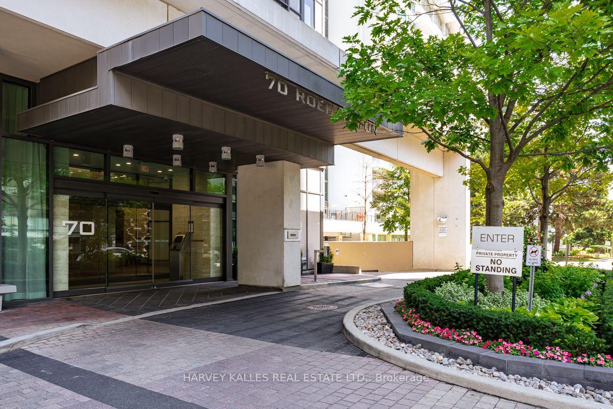 Photo 2 of Unit 813, 70 Roehampton Avenue, Toronto, Mount Pleasant West — HOMEH
