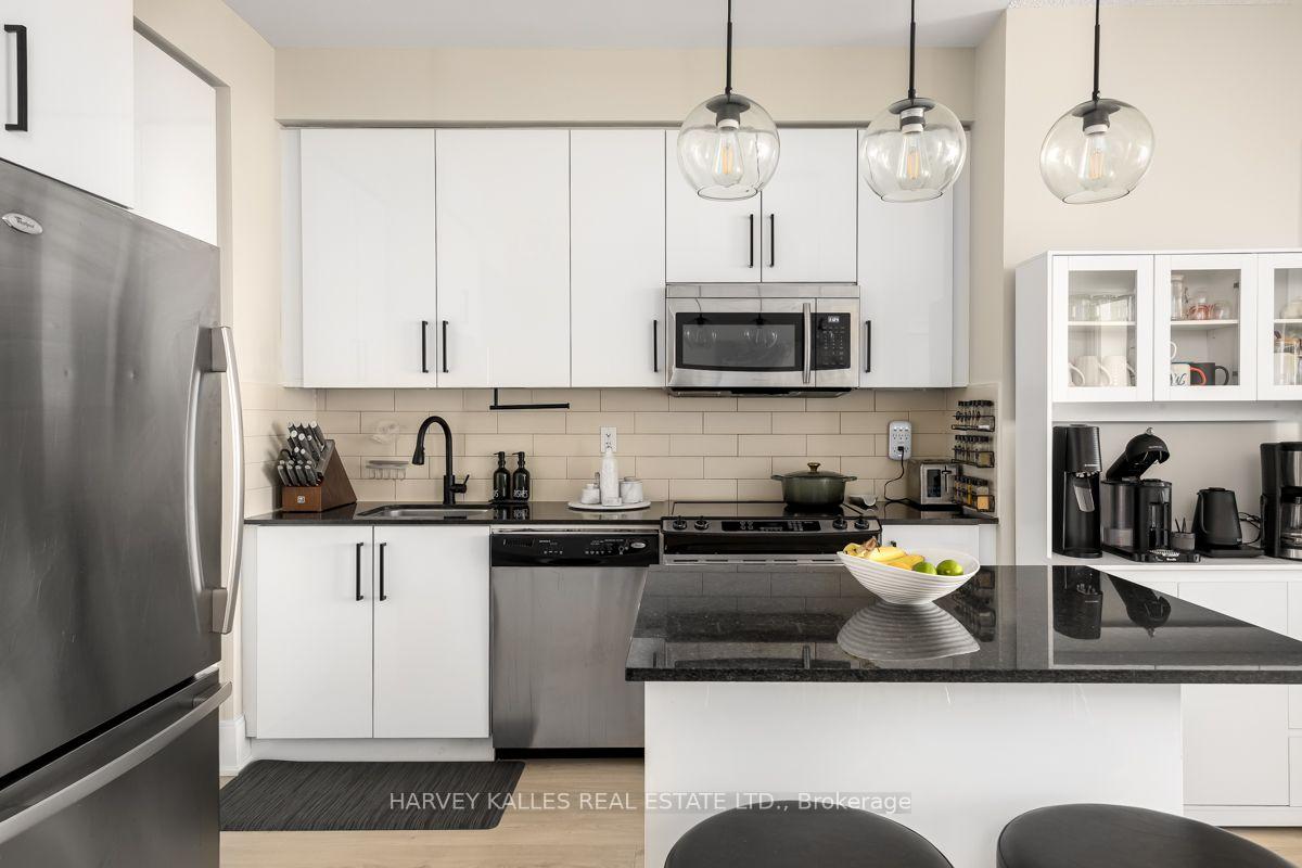 Photo 6 of Unit 813, 70 Roehampton Avenue, Toronto, Mount Pleasant West — HOMEH