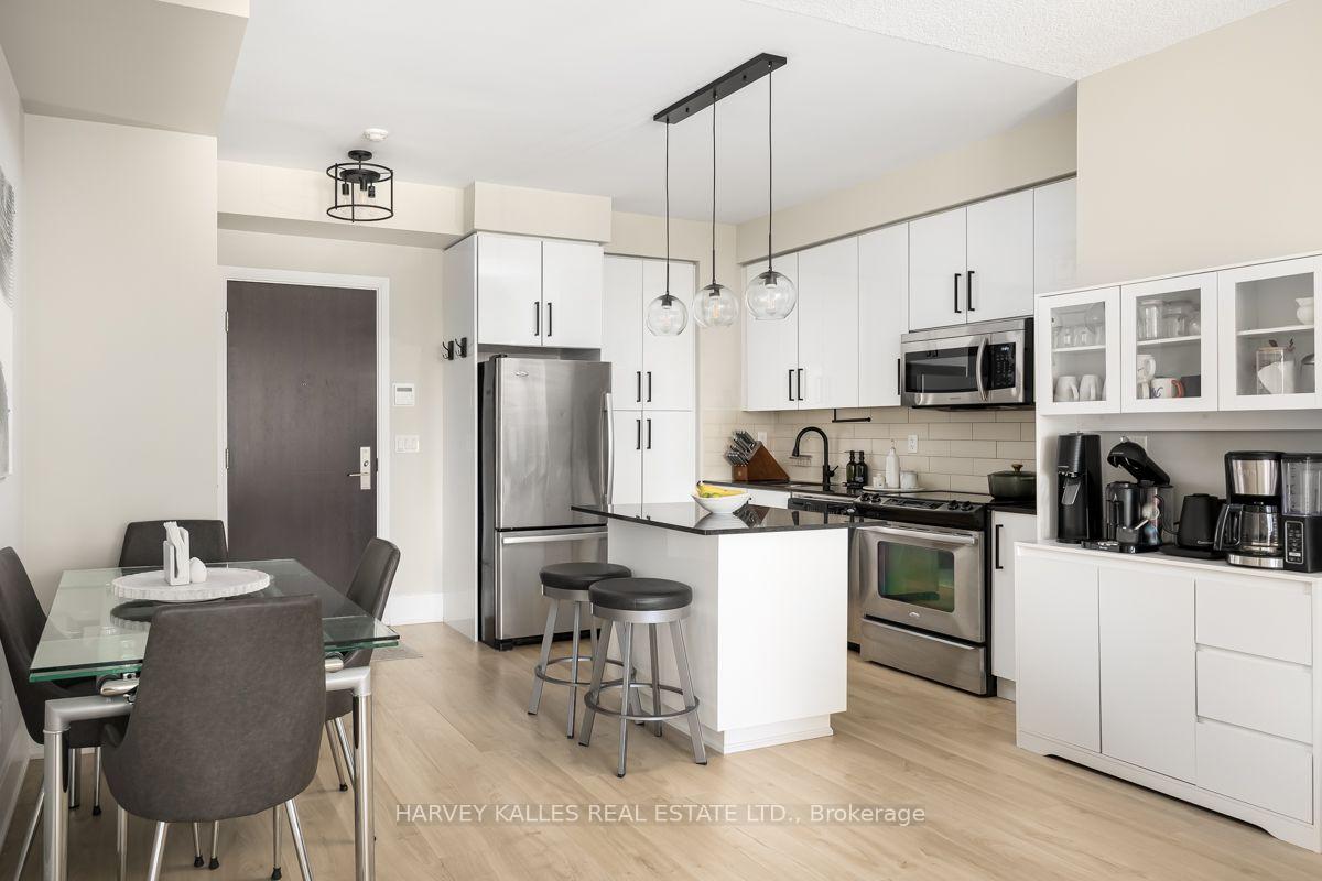 Photo 8 of Unit 813, 70 Roehampton Avenue, Toronto, Mount Pleasant West — HOMEH