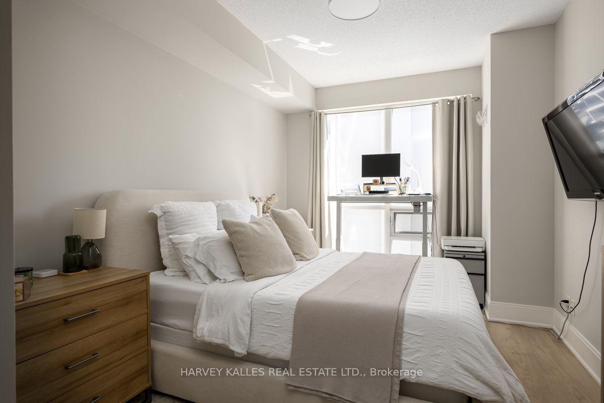 Photo 12 of Unit 813, 70 Roehampton Avenue, Toronto, Mount Pleasant West — HOMEH