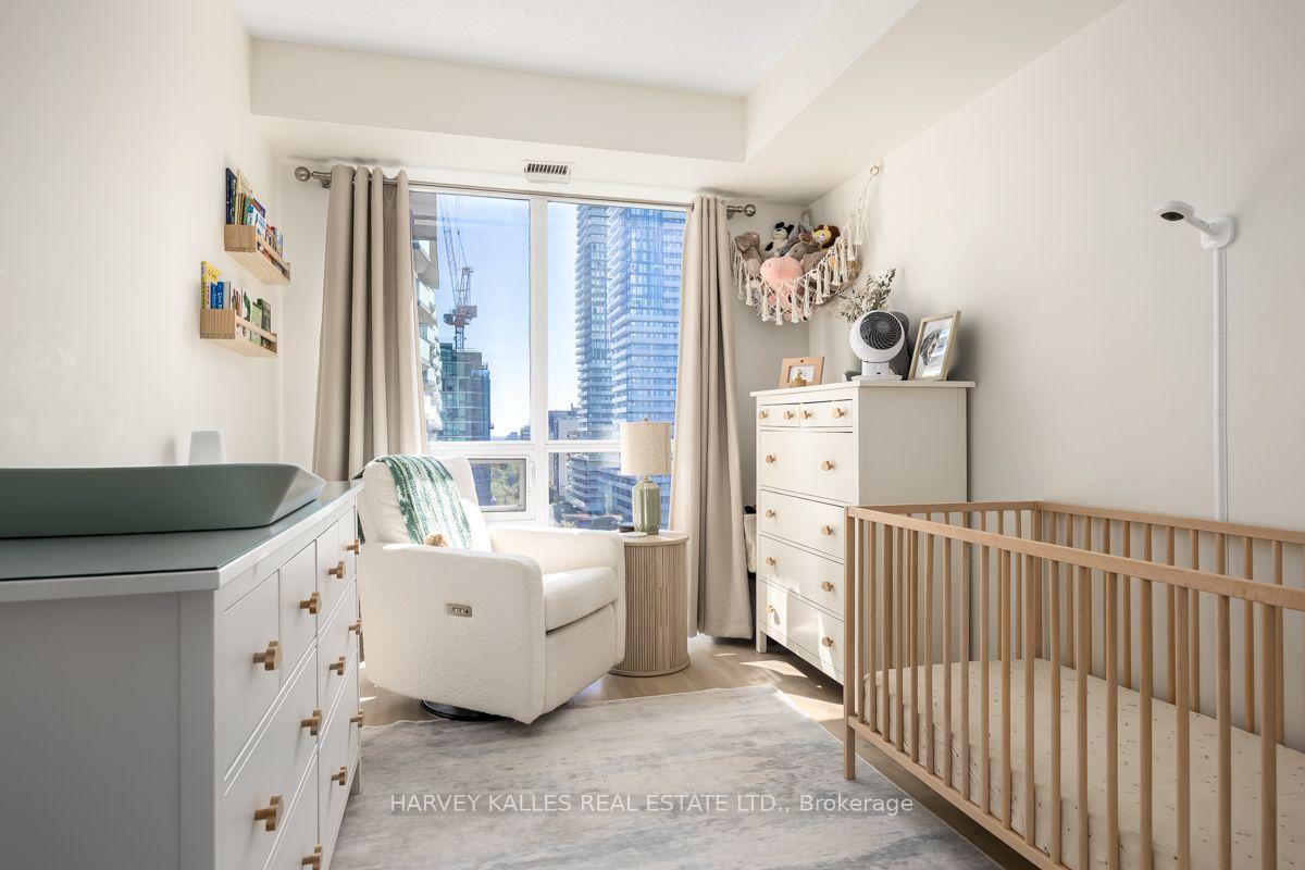 Photo 15 of Unit 813, 70 Roehampton Avenue, Toronto, Mount Pleasant West — HOMEH