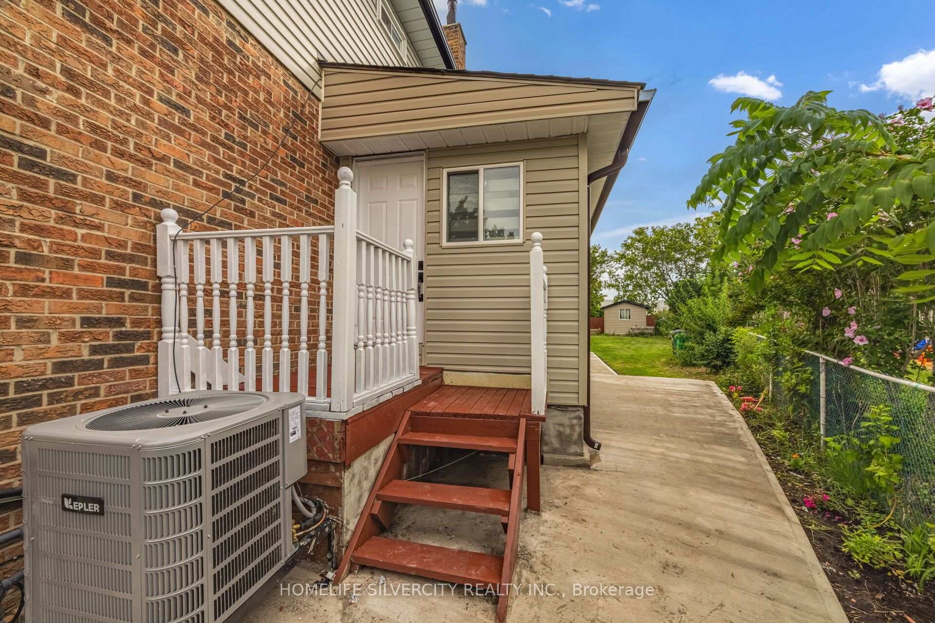Photo 6 of 3803 Keenan Crescent, Mississauga, Malton — HOMEH