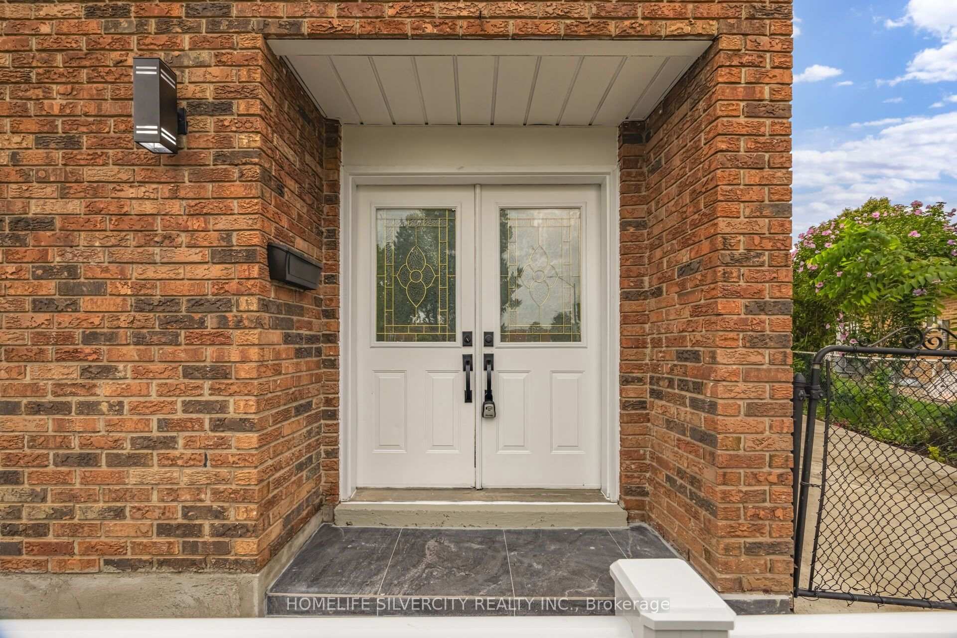 Photo 7 of 3803 Keenan Crescent, Mississauga, Malton — HOMEH