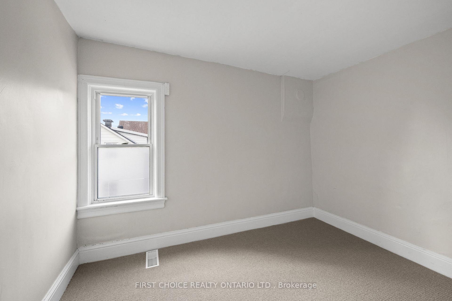 Photo 18 of 9-11 Ogden Avenue, Smiths Falls, Smiths Falls — HOMEH