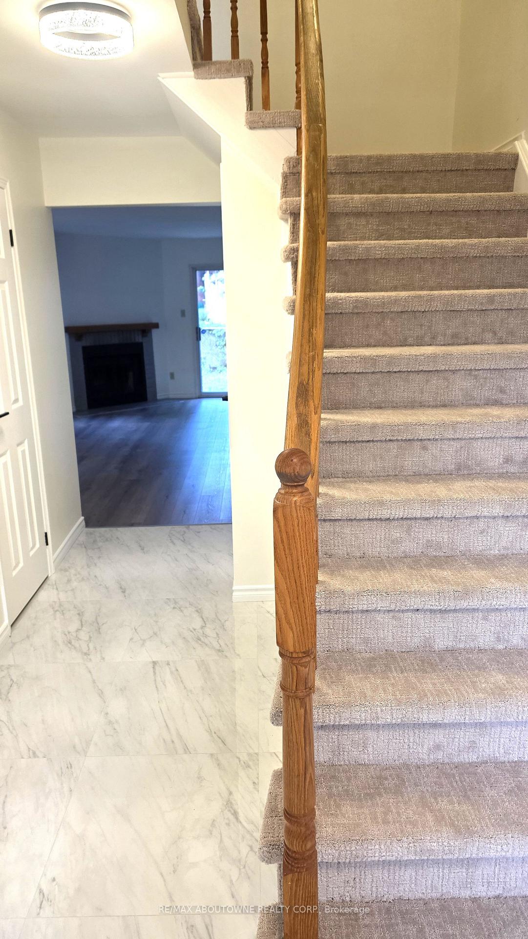 Photo 2 of 1329 Montclair Drive, Oakville, College Park — HOMEH