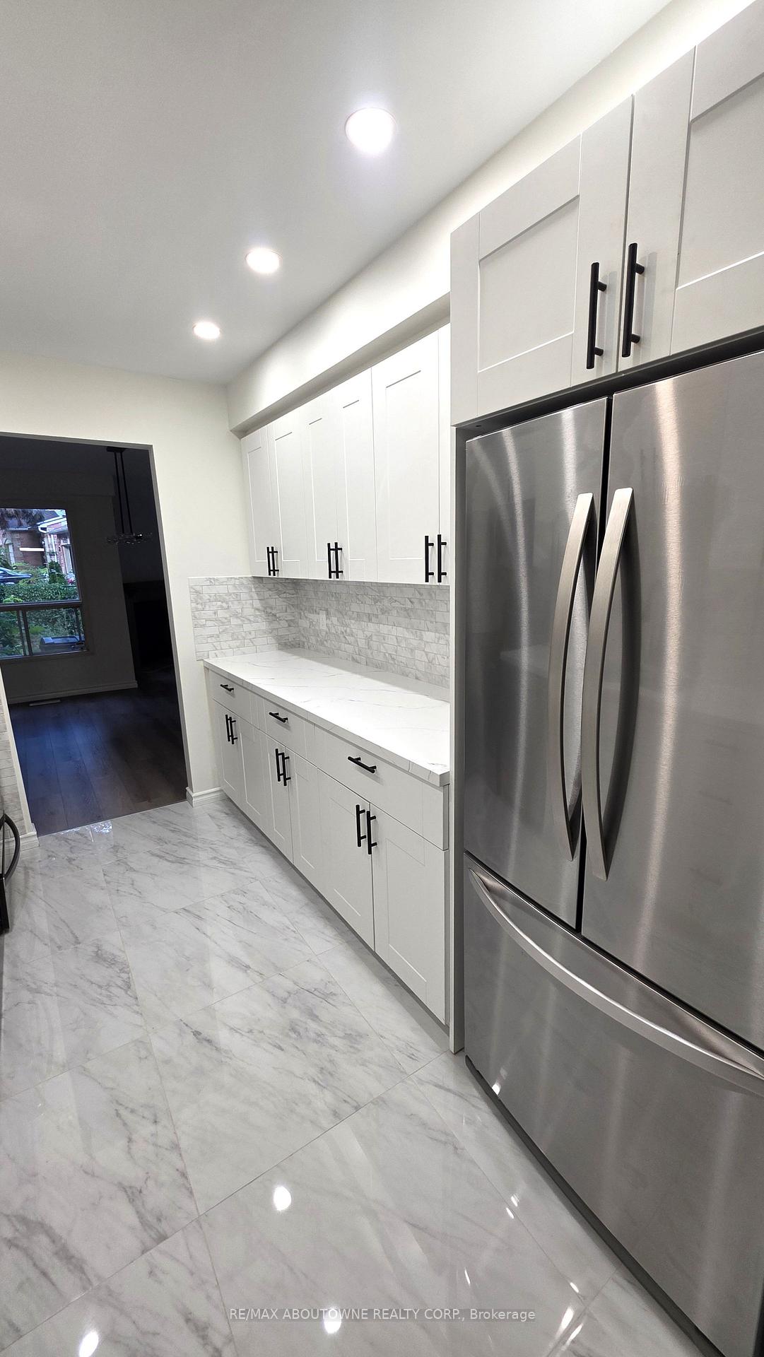 Photo 6 of 1329 Montclair Drive, Oakville, College Park — HOMEH