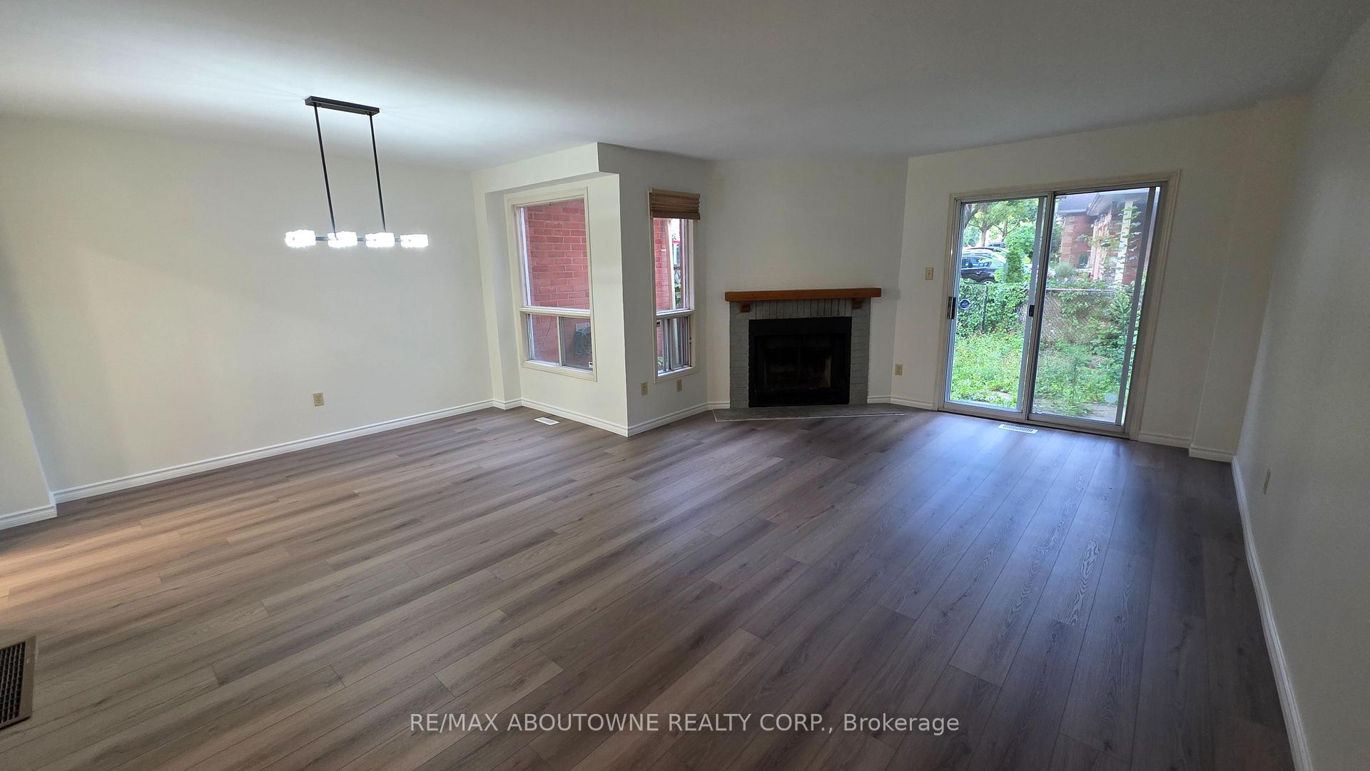 Photo 7 of 1329 Montclair Drive, Oakville, College Park — HOMEH