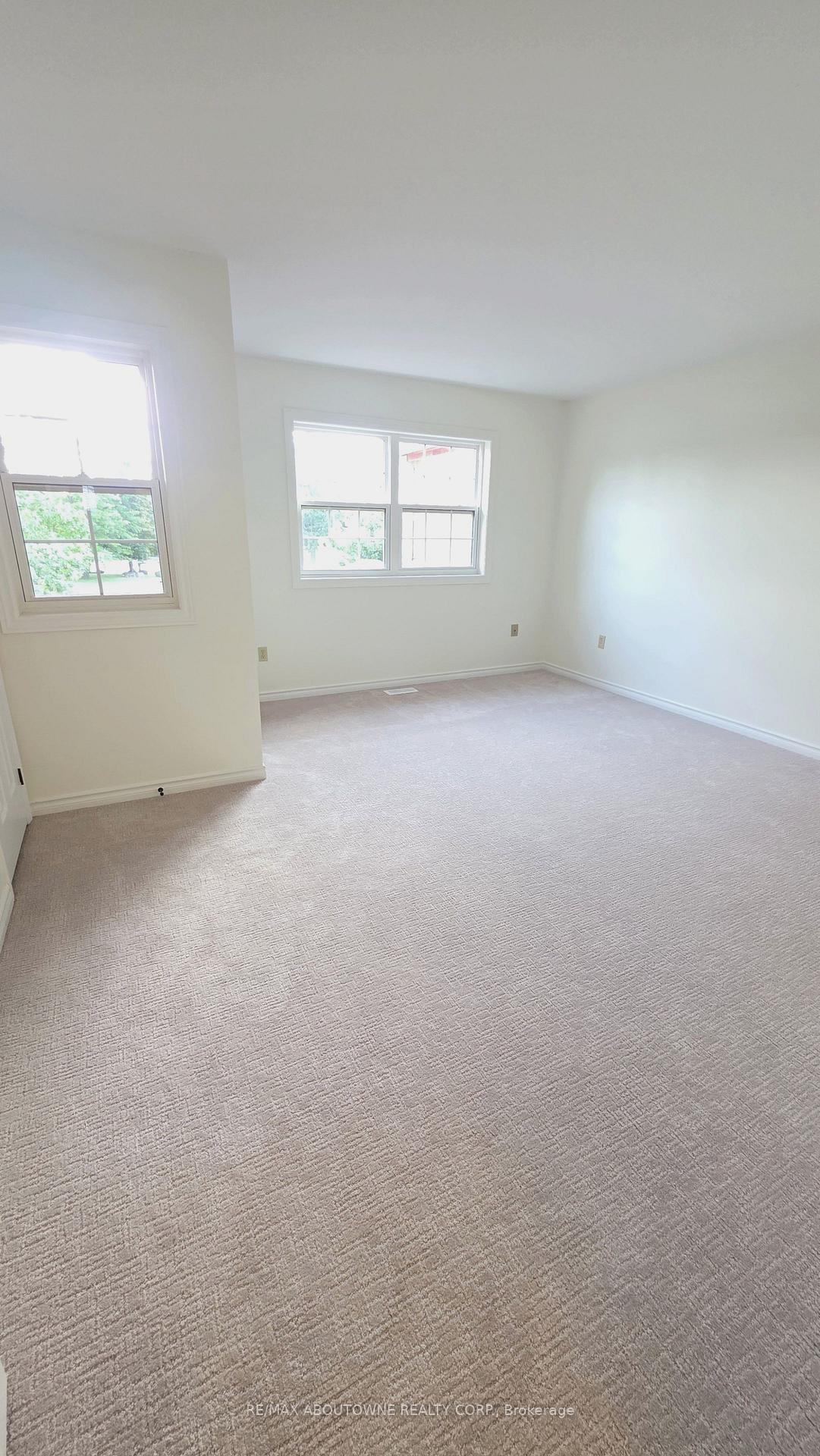 Photo 9 of 1329 Montclair Drive, Oakville, College Park — HOMEH