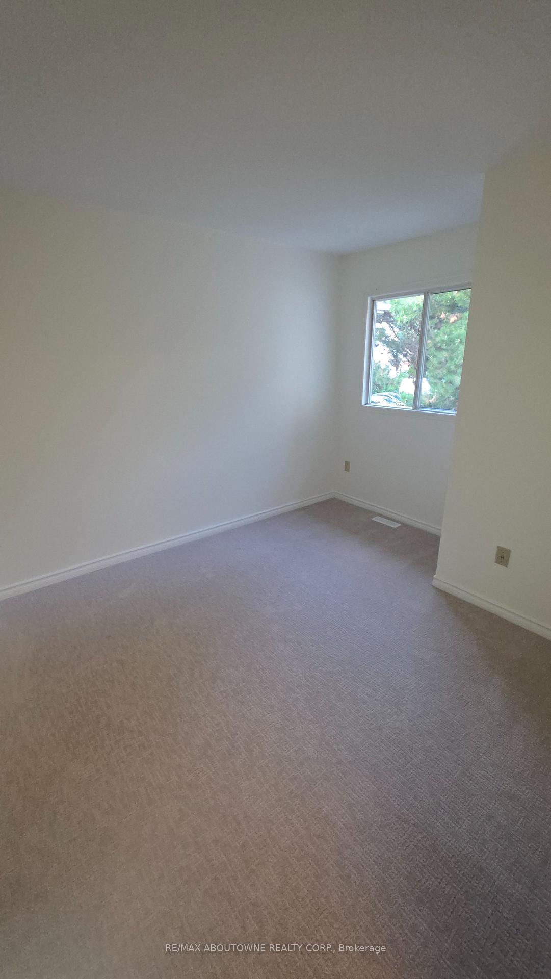 Photo 12 of 1329 Montclair Drive, Oakville, College Park — HOMEH