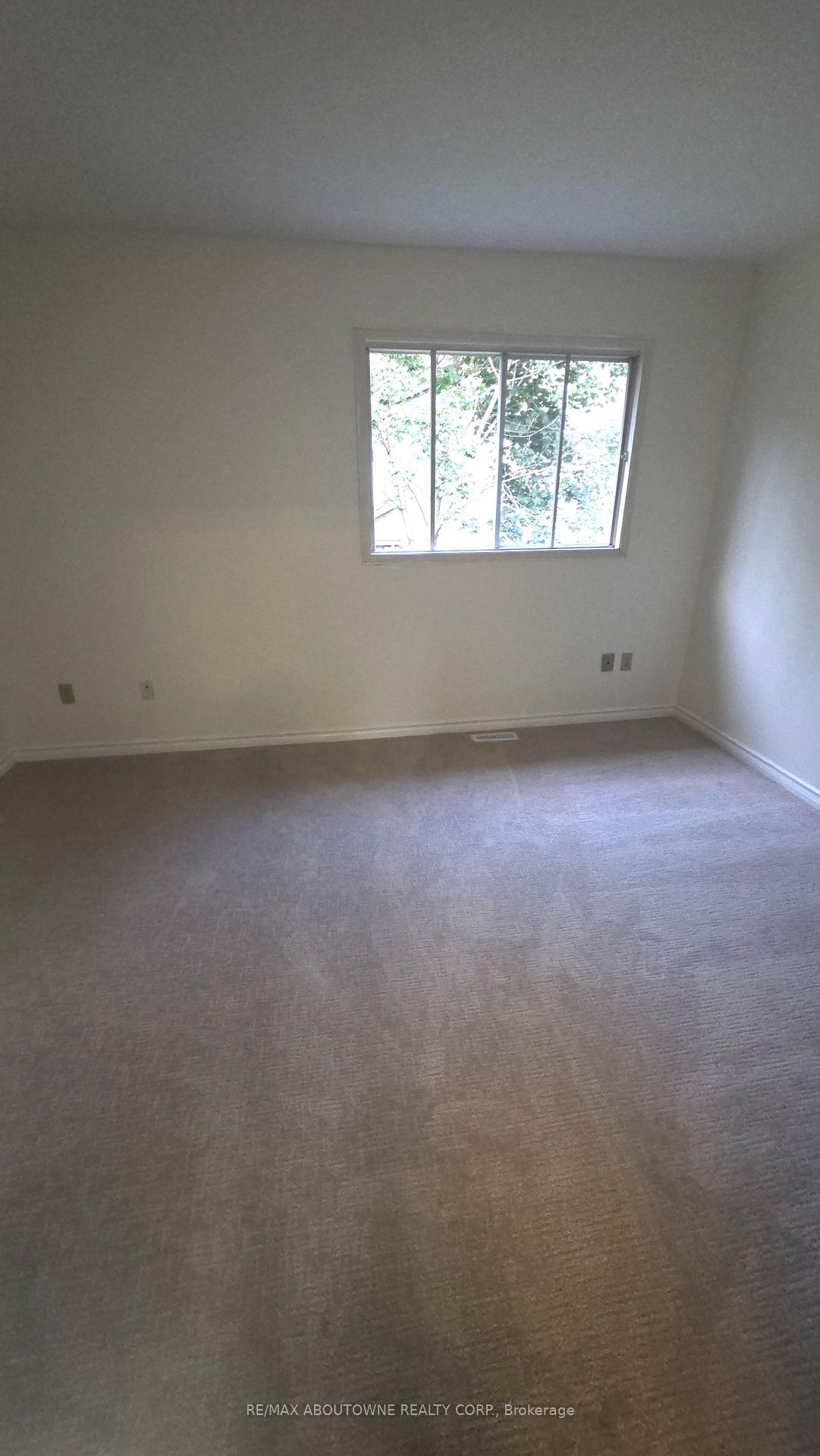 Photo 13 of 1329 Montclair Drive, Oakville, College Park — HOMEH