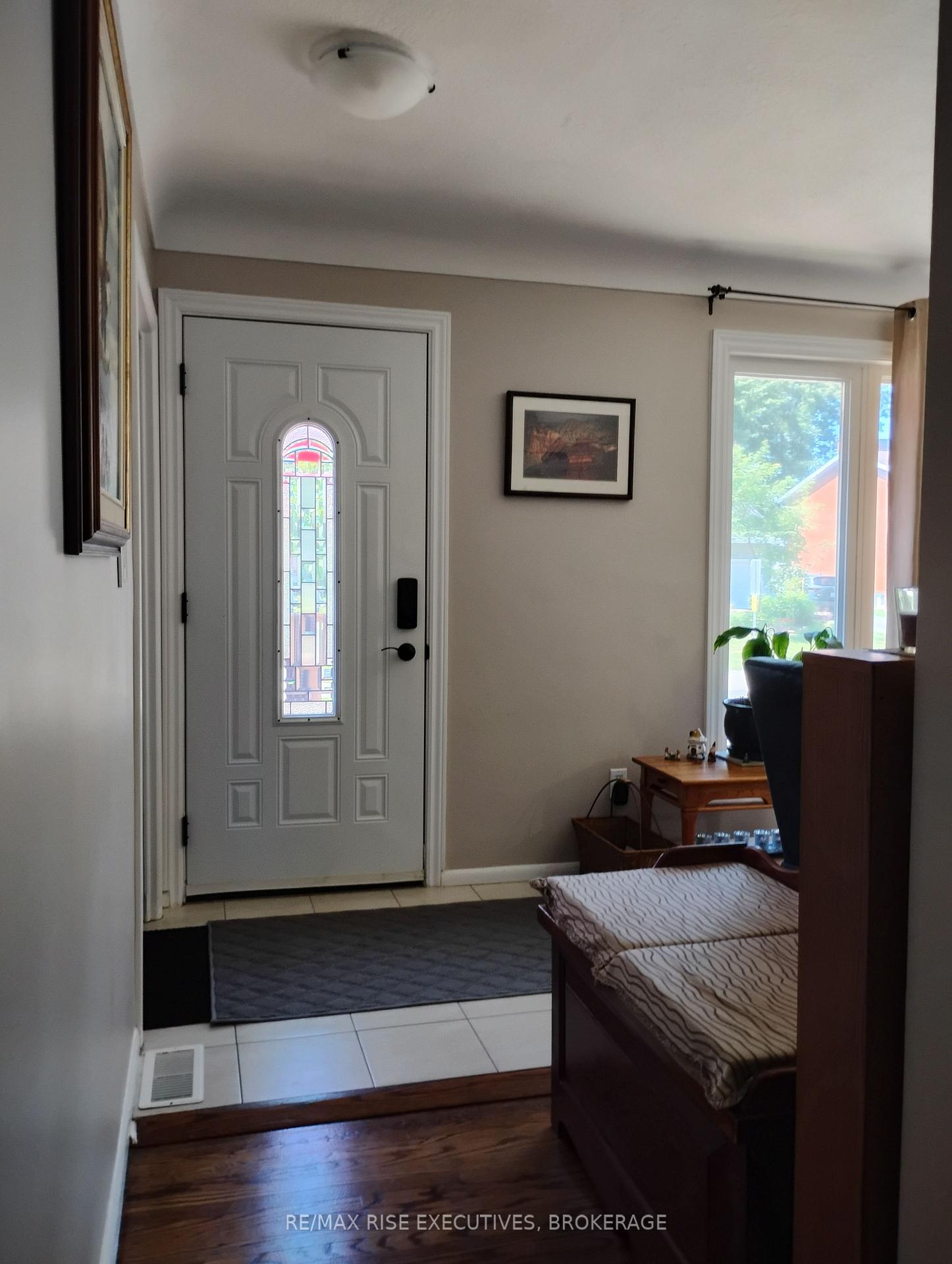 Photo 2 of 165 Elizabeth Drive, Gananoque, Gananoque — HOMEH