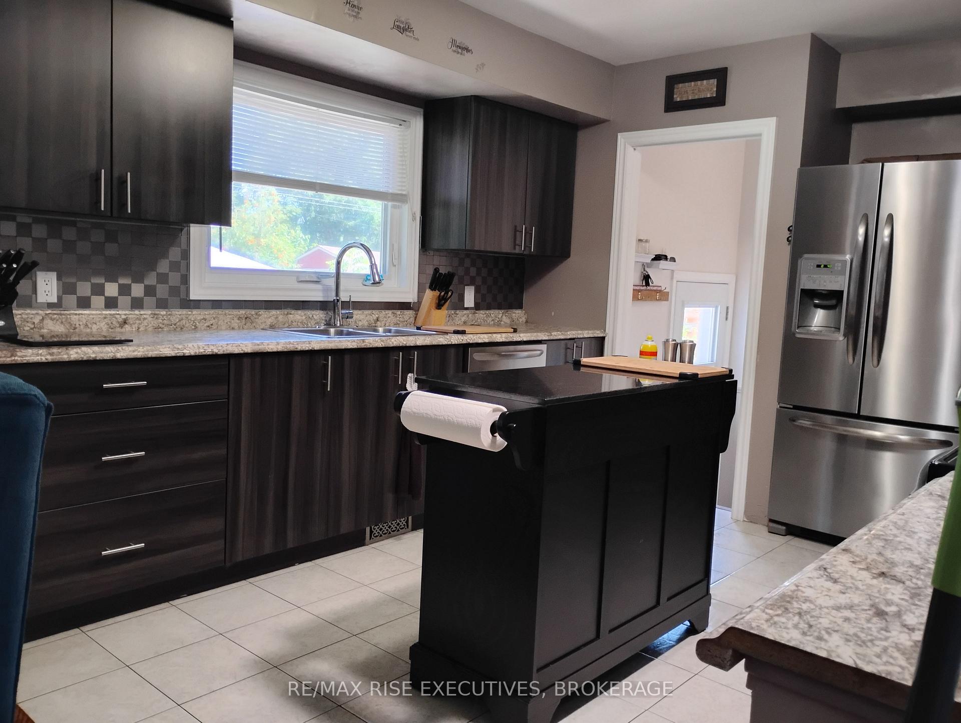 Photo 10 of 165 Elizabeth Drive, Gananoque, Gananoque — HOMEH