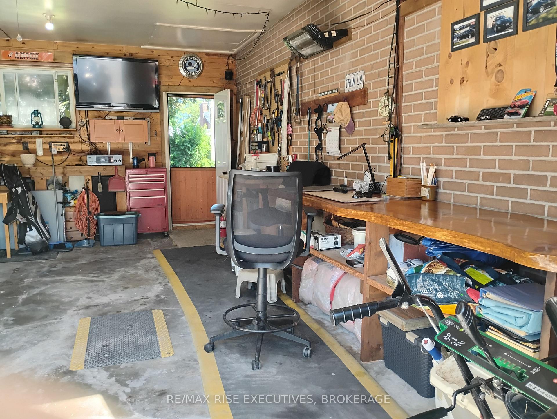Photo 35 of 165 Elizabeth Drive, Gananoque, Gananoque — HOMEH