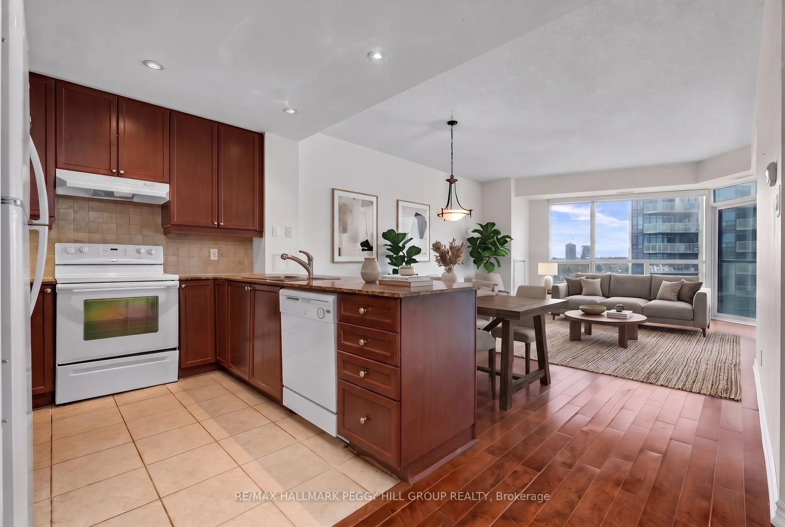Photo 15 of Unit 1303, 37 Ellen Street, Barrie, City Centre — HOMEH