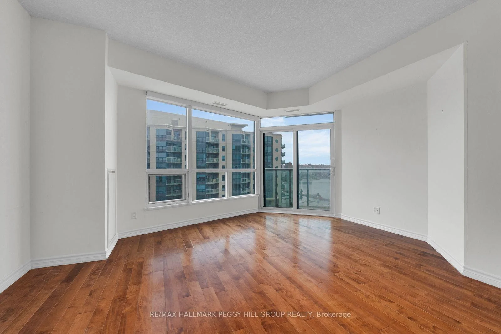 Photo 24 of Unit 1303, 37 Ellen Street, Barrie, City Centre — HOMEH