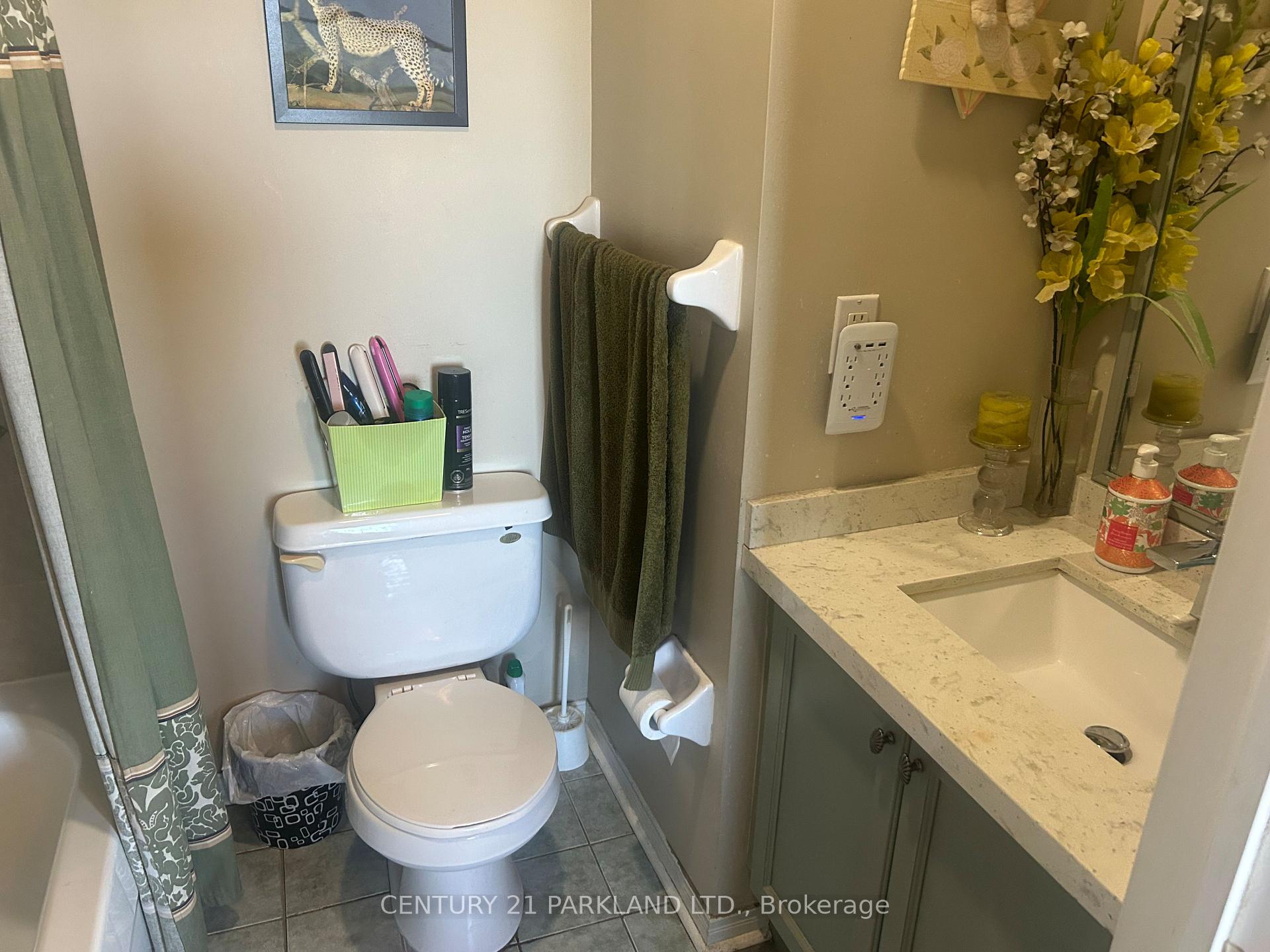 Photo 10 of 149 Torbarrie Road, North York, Downsview-Roding-CFB — HOMEH