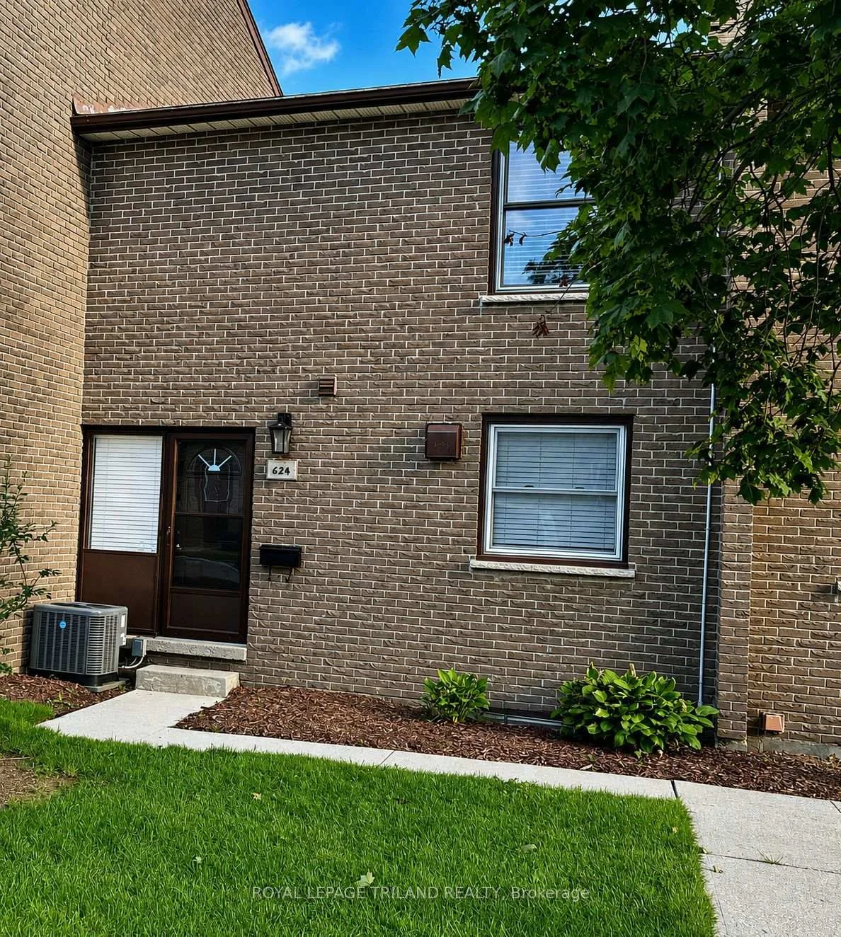 Front of 624 Wonderland Road S