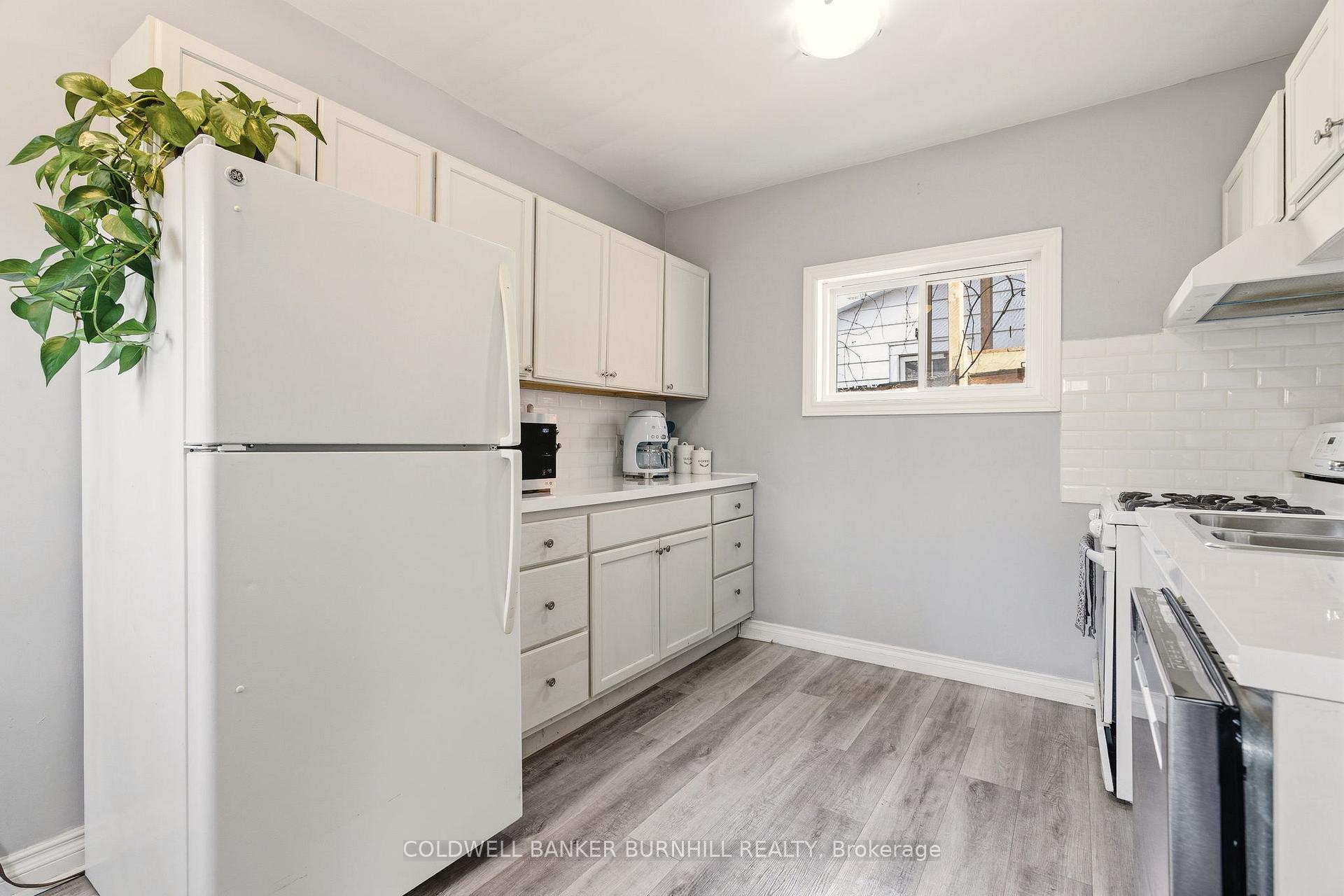 Photo 10 of 35 Dundas Street, Hamilton, Dundas — HOMEH