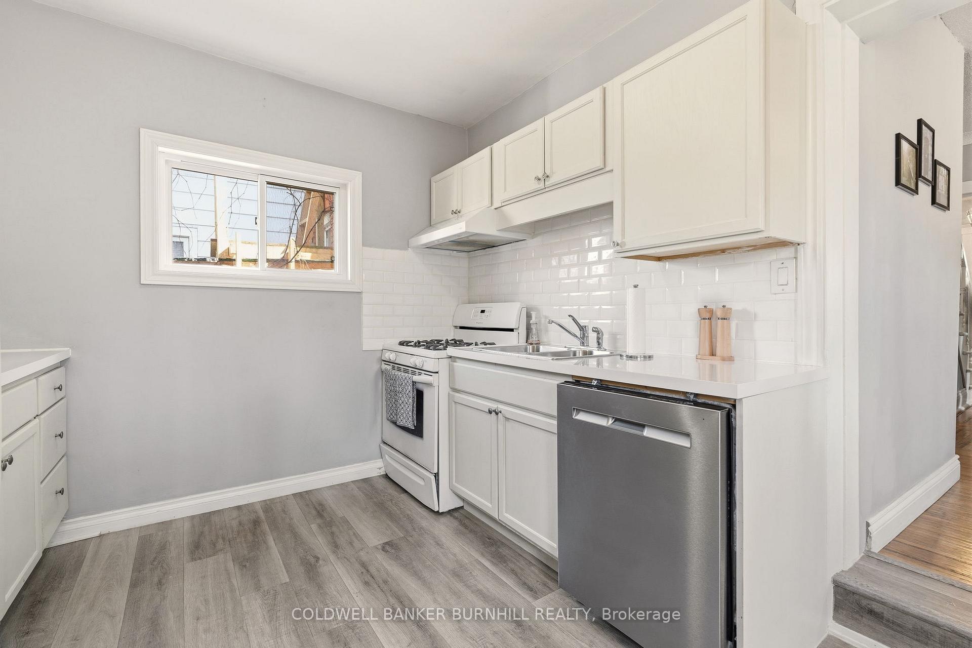 Photo 11 of 35 Dundas Street, Hamilton, Dundas — HOMEH