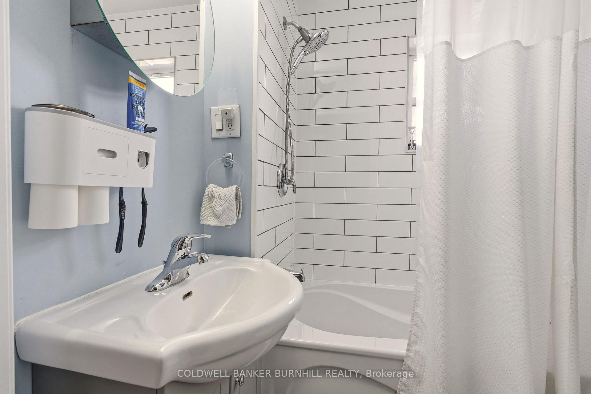 Photo 20 of 35 Dundas Street, Hamilton, Dundas — HOMEH