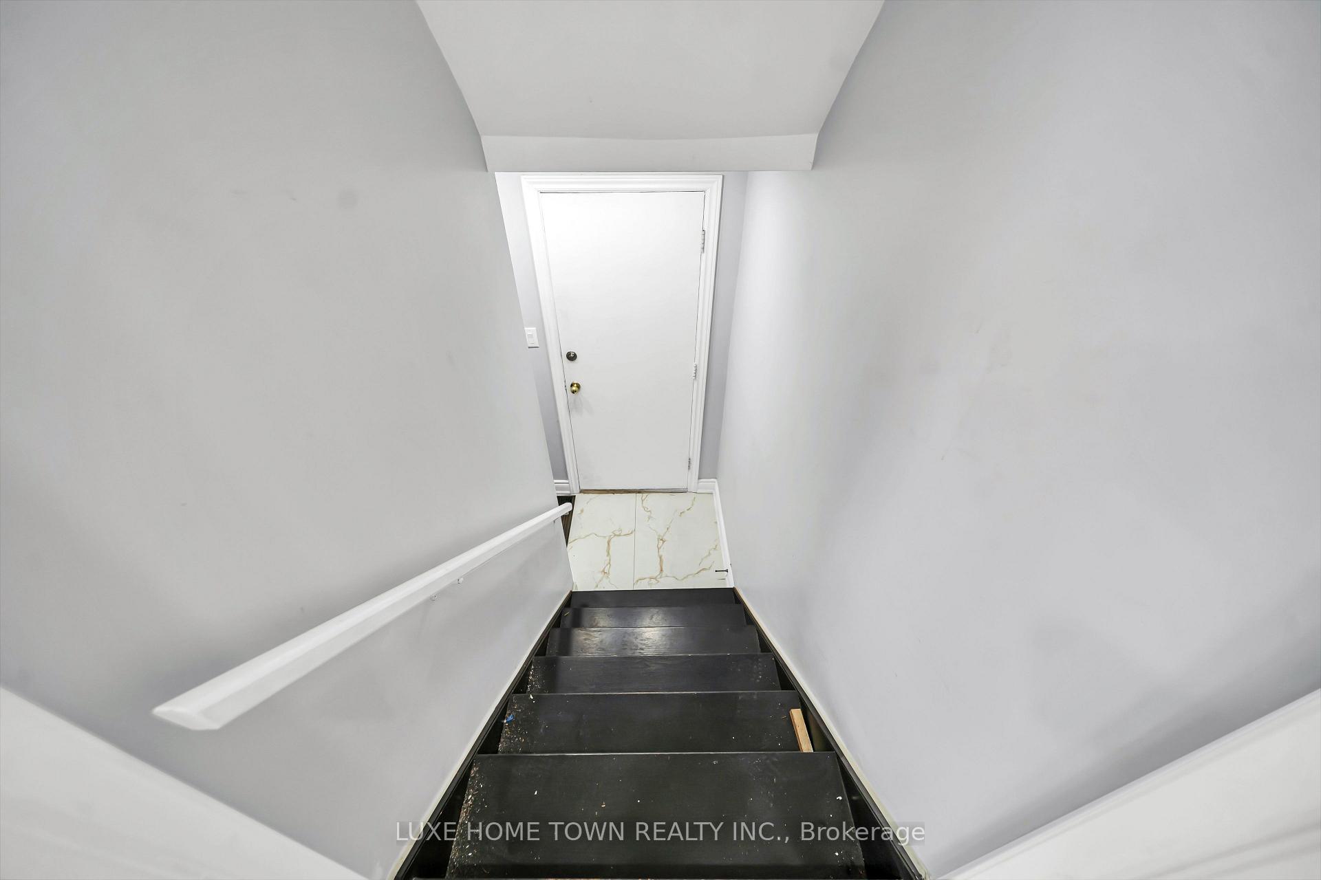 Photo 32 of 37 Ferman Drive, Guelph, Willow West/Sugarbush/West Acres — HOMEH