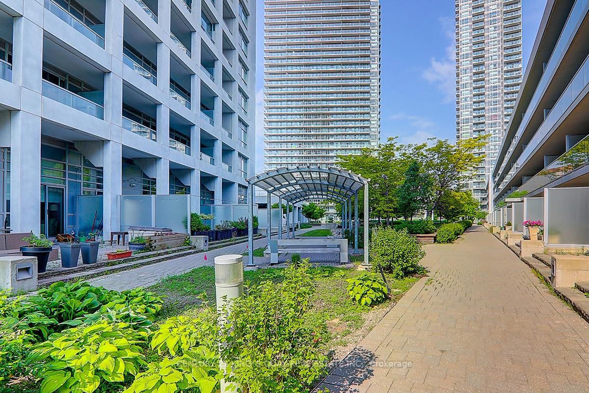 Photo 6 of Unit 1108, 2015 Sheppard Avenue E, North York, Henry Farm — HOMEH