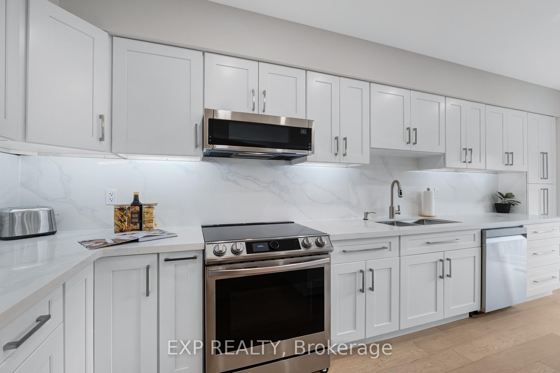 Photo 8 of 320 Dowson Loop, Newmarket, Woodland Hill — HOMEH