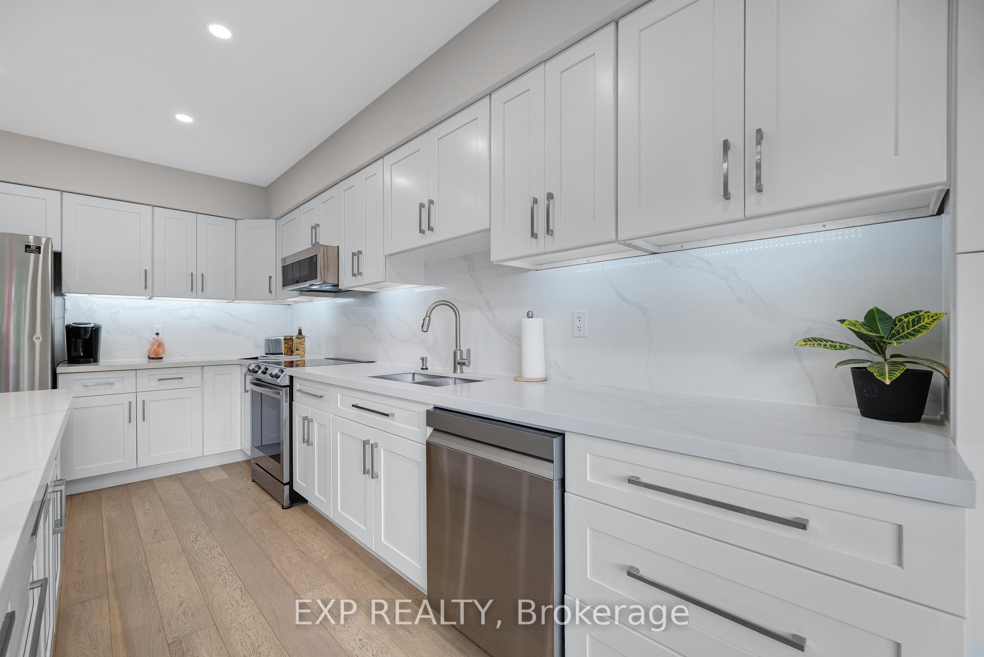 Photo 10 of 320 Dowson Loop, Newmarket, Woodland Hill — HOMEH