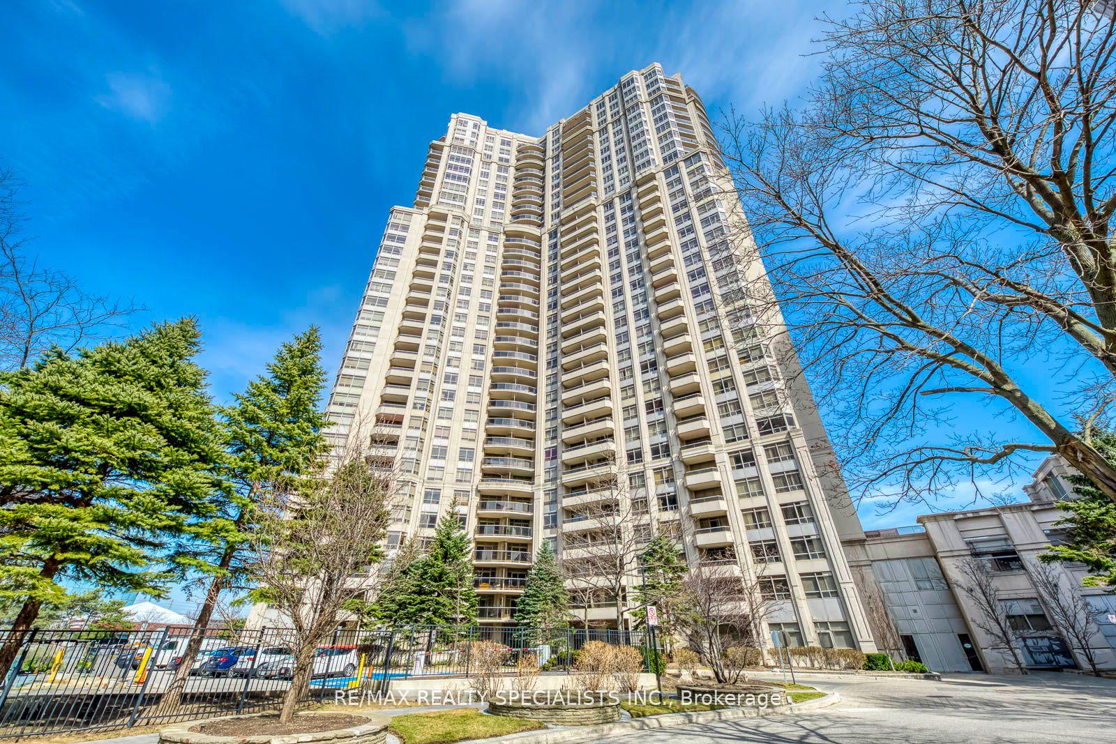 Front of Unit 807, 35 Kingsbridge Garden Circle