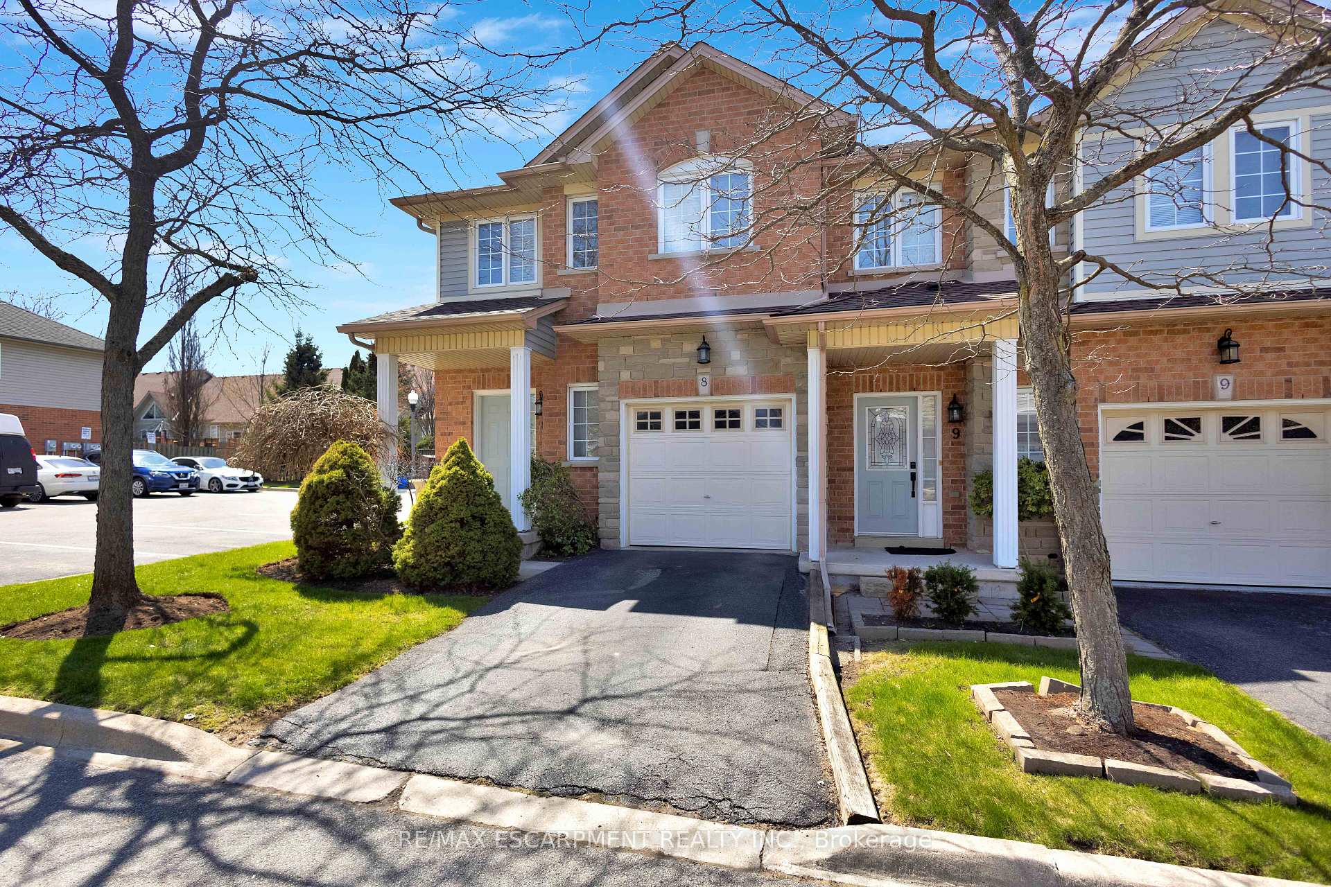 Photo 2 of Unit 8, 232 Stonehenge Drive, Hamilton, Ancaster — HOMEH