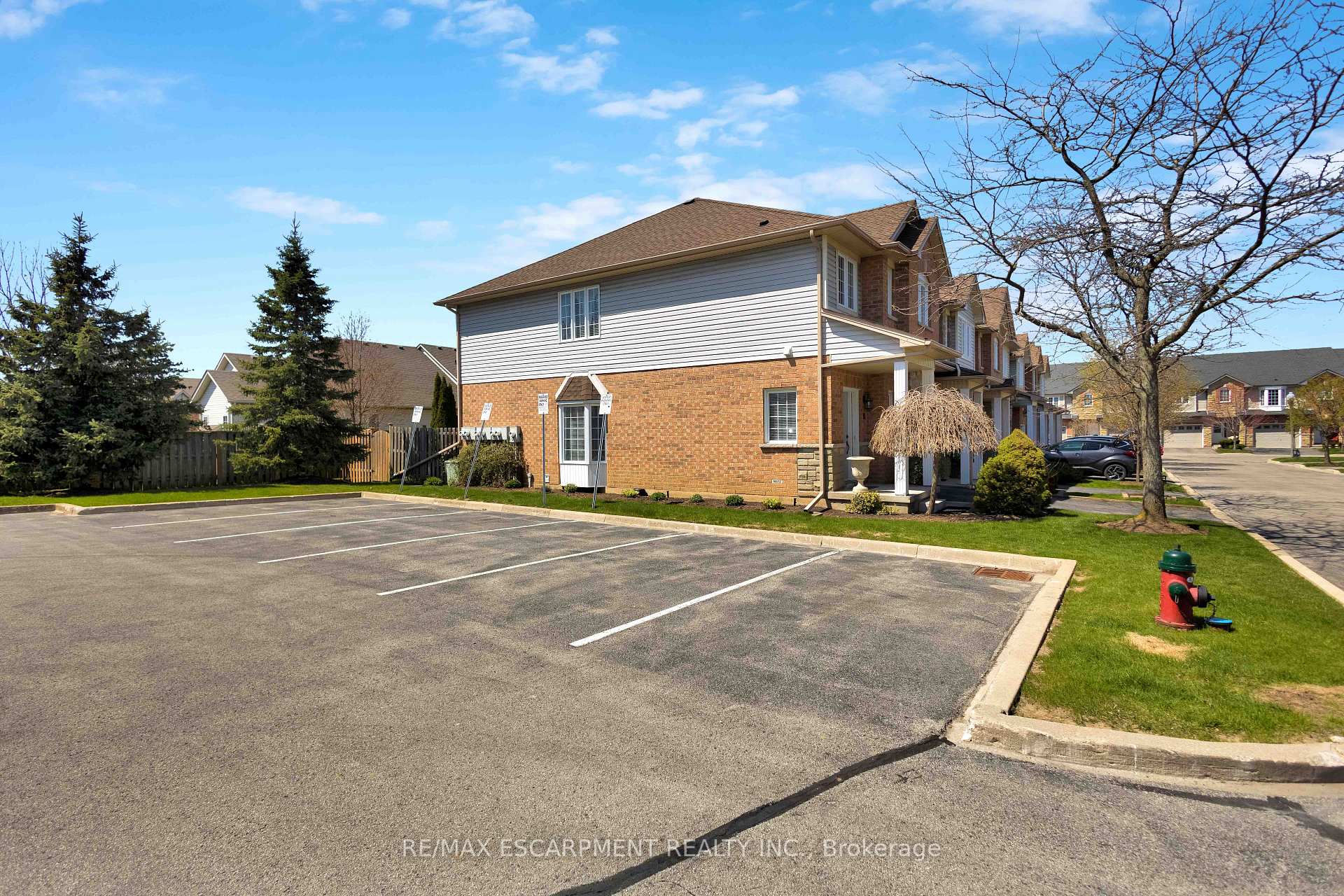 Photo 4 of Unit 8, 232 Stonehenge Drive, Hamilton, Ancaster — HOMEH
