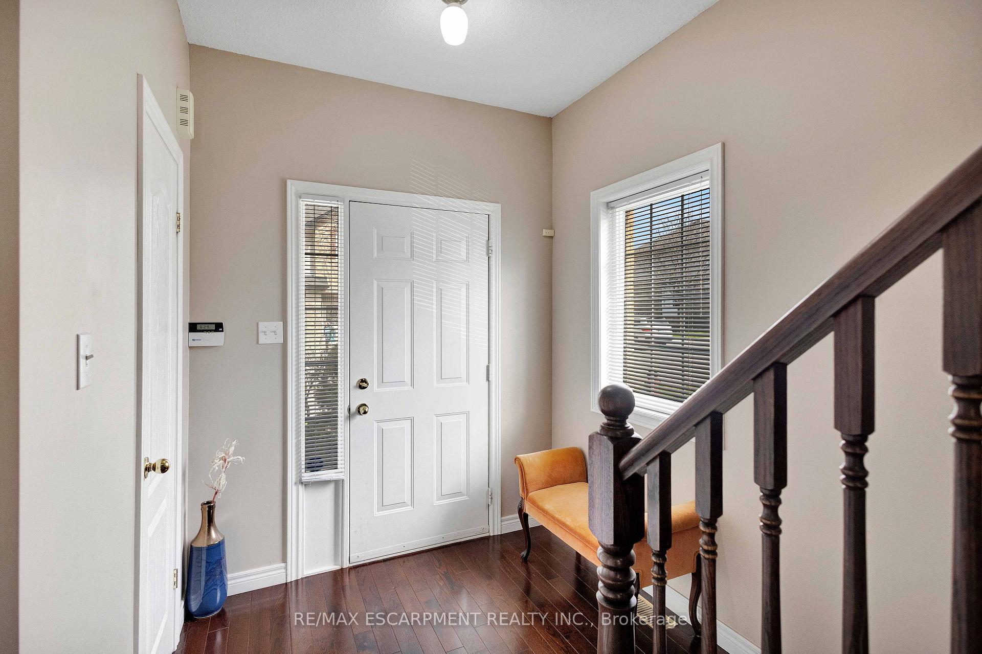 Photo 5 of Unit 8, 232 Stonehenge Drive, Hamilton, Ancaster — HOMEH