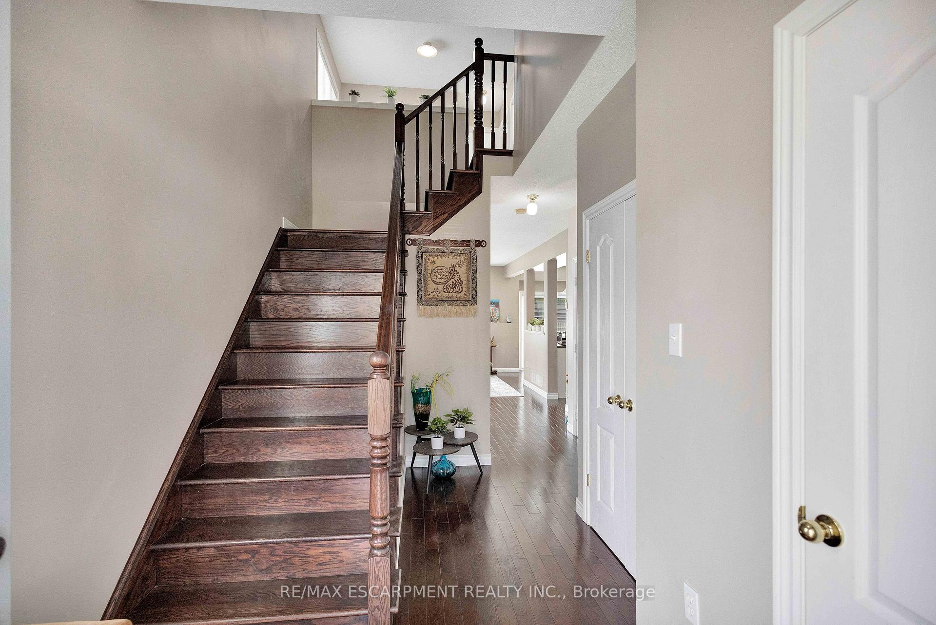 Photo 6 of Unit 8, 232 Stonehenge Drive, Hamilton, Ancaster — HOMEH