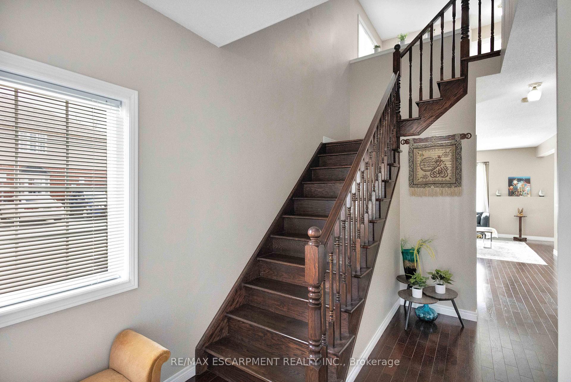 Photo 7 of Unit 8, 232 Stonehenge Drive, Hamilton, Ancaster — HOMEH
