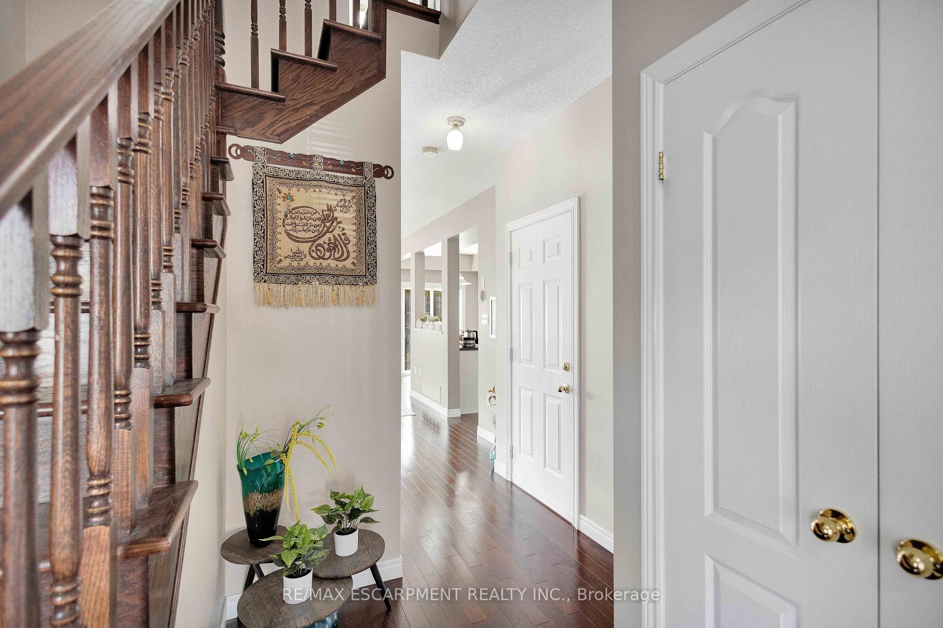 Photo 8 of Unit 8, 232 Stonehenge Drive, Hamilton, Ancaster — HOMEH