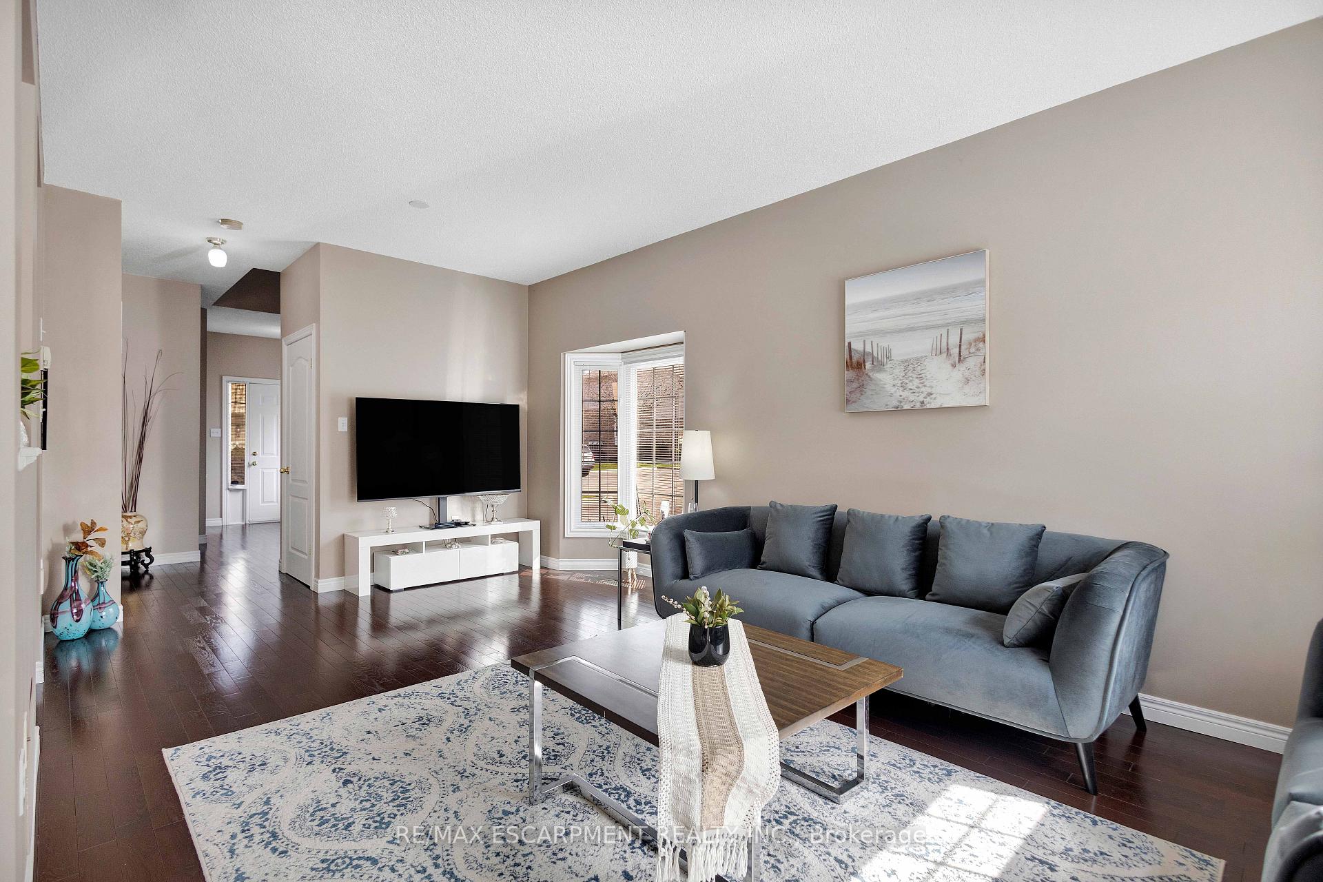 Photo 10 of Unit 8, 232 Stonehenge Drive, Hamilton, Ancaster — HOMEH