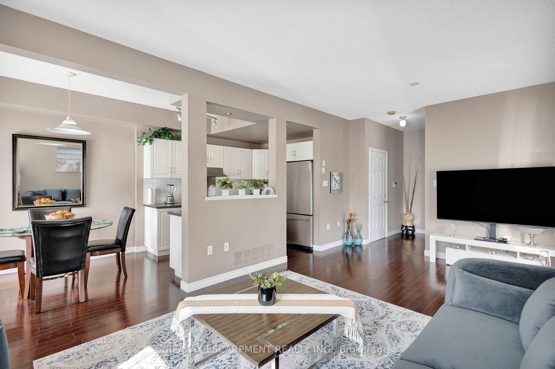 Photo 11 of Unit 8, 232 Stonehenge Drive, Hamilton, Ancaster — HOMEH