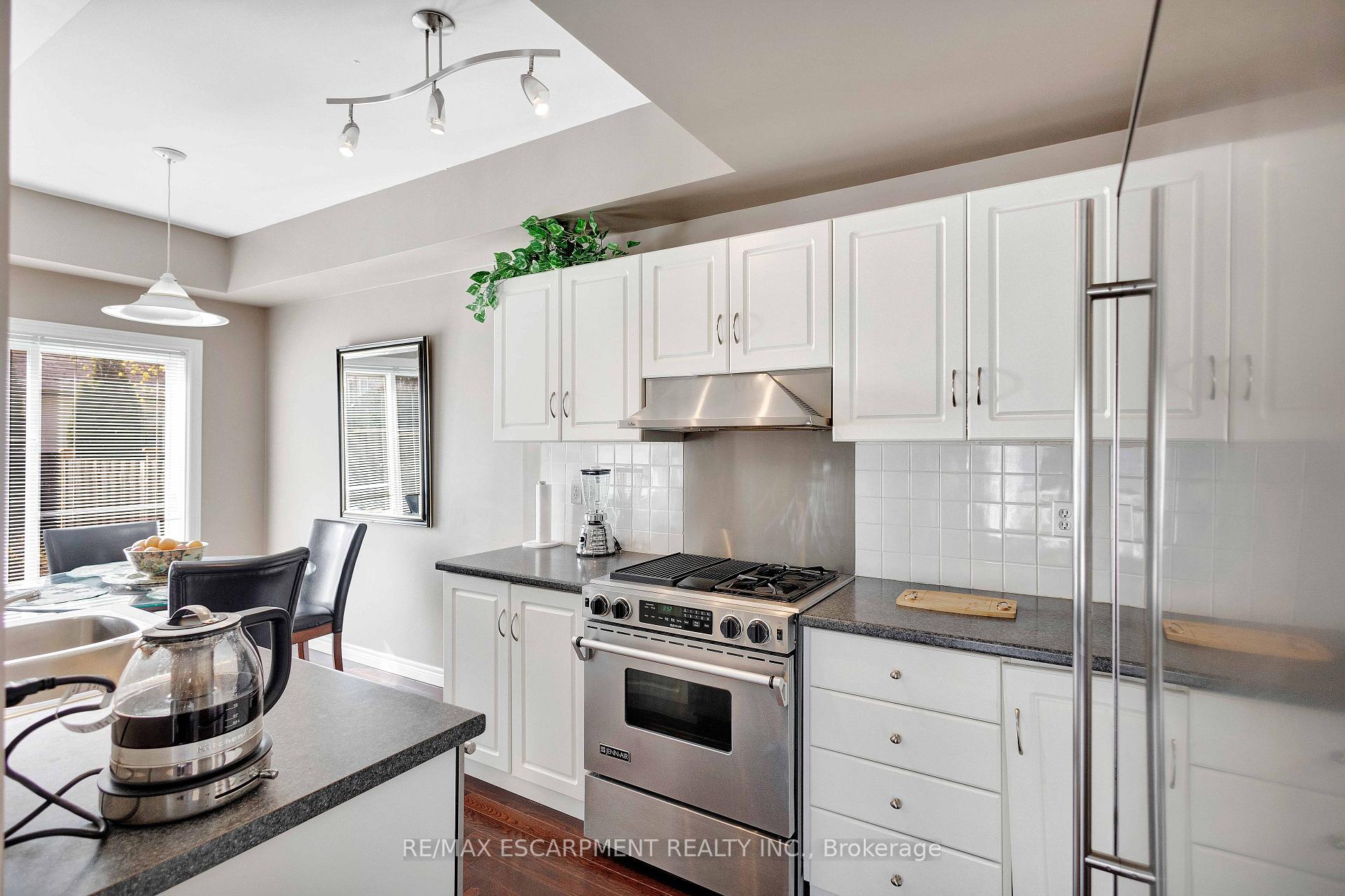 Photo 13 of Unit 8, 232 Stonehenge Drive, Hamilton, Ancaster — HOMEH