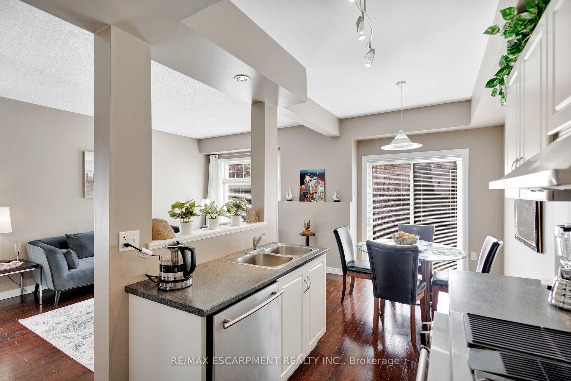 Photo 14 of Unit 8, 232 Stonehenge Drive, Hamilton, Ancaster — HOMEH