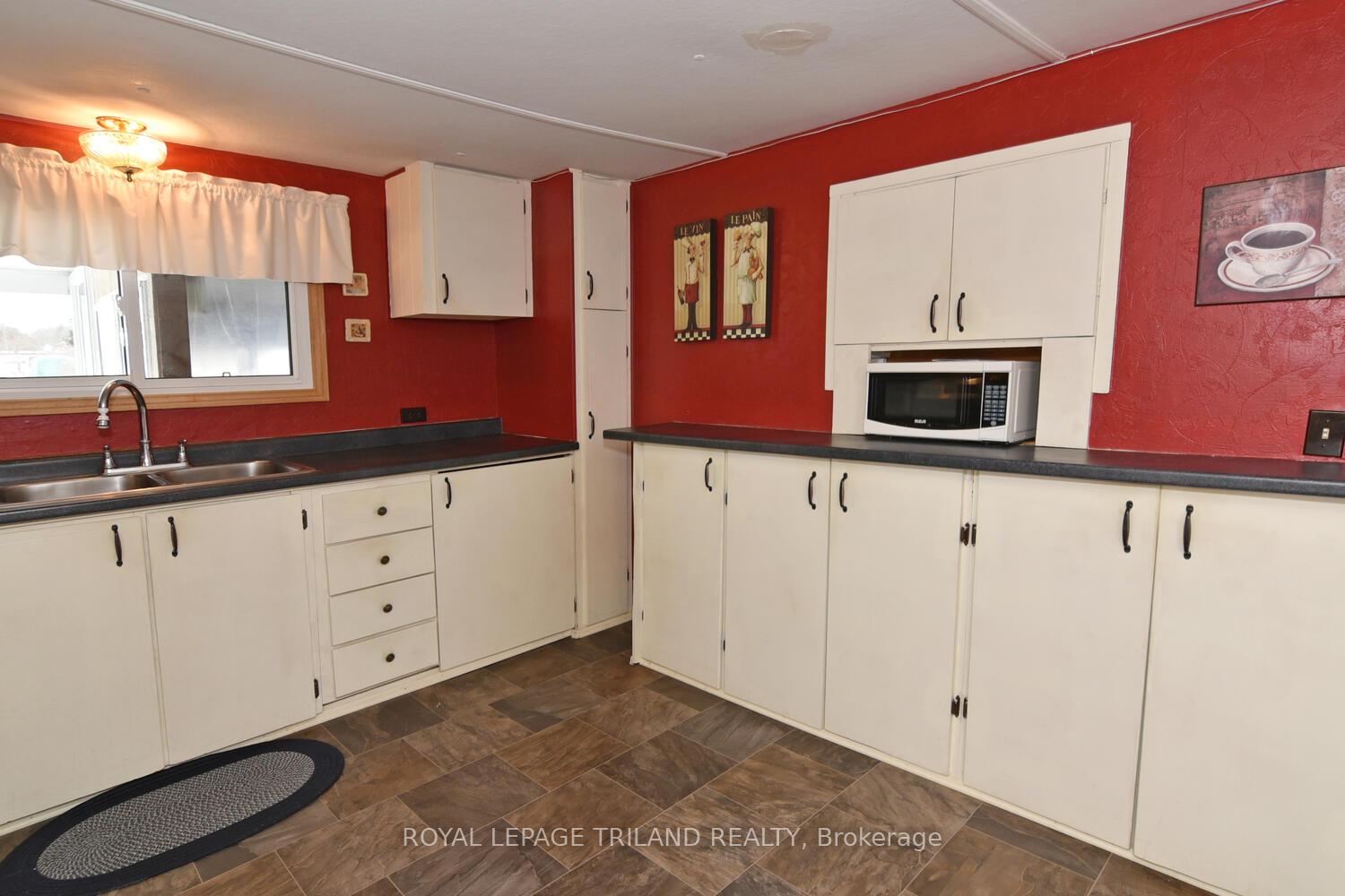 Photo 15 of Unit 27, 9385 Ipperwash Road, Lambton Shores — HOMEH