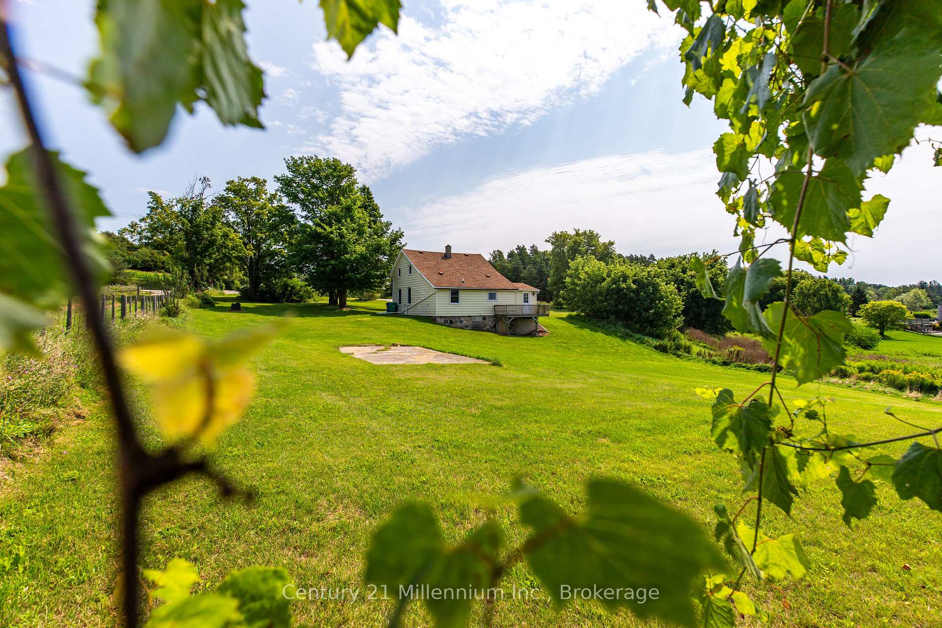 Photo 34 of 306 David Winkler Parkway, West Grey — HOMEH
