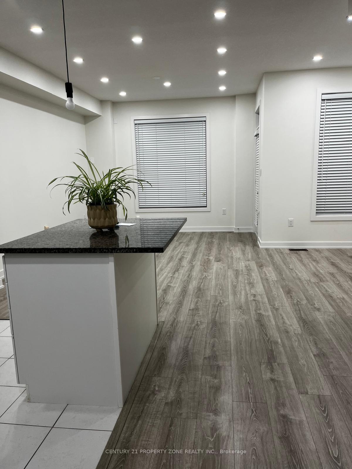 Photo 6 of Unit 64, 590 North Service Road, Hamilton, Stoney Creek — HOMEH