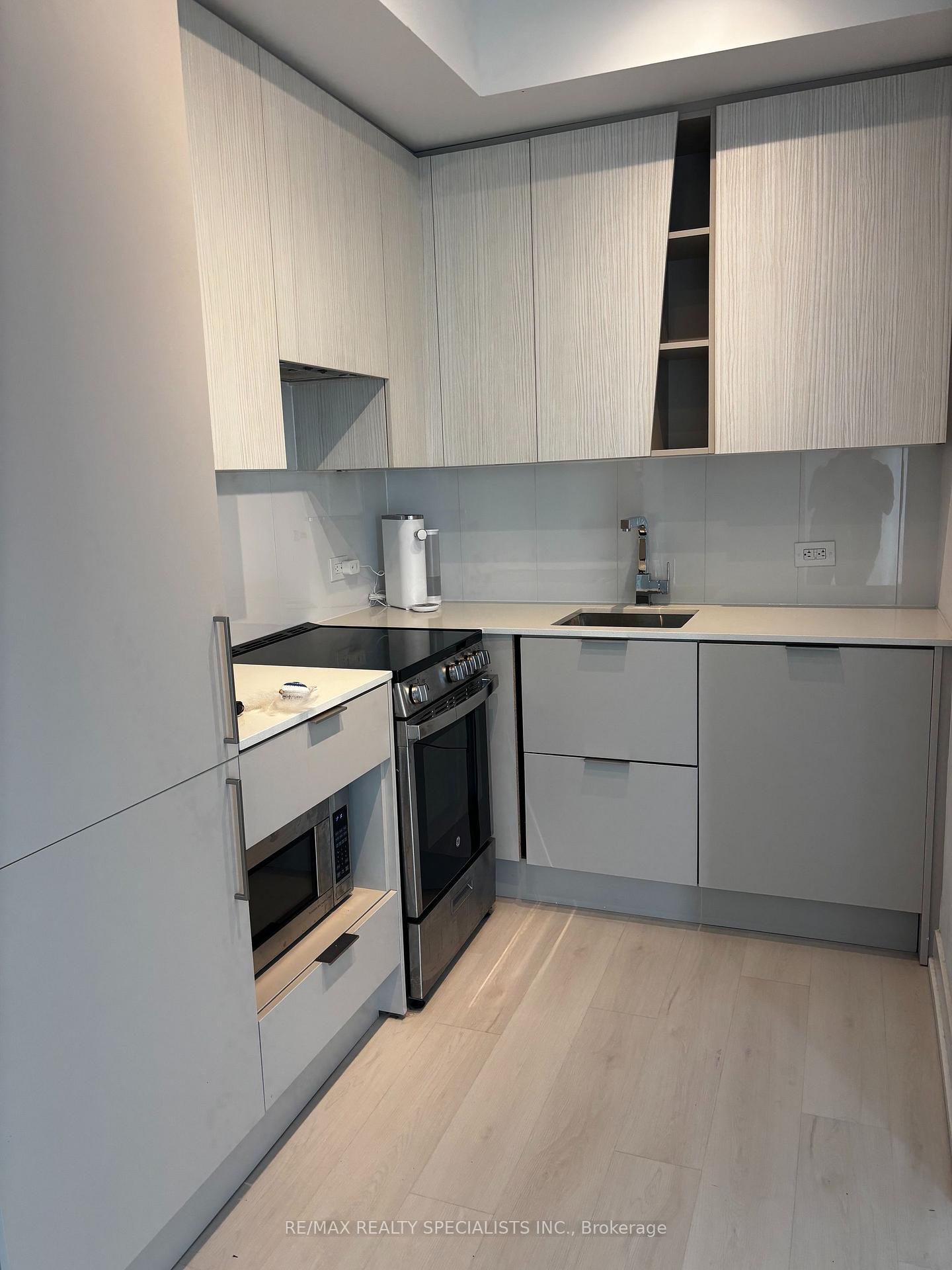 Photo 5 of Unit 3510, 3900 Confederation Parkway, Mississauga, City Centre — HOMEH