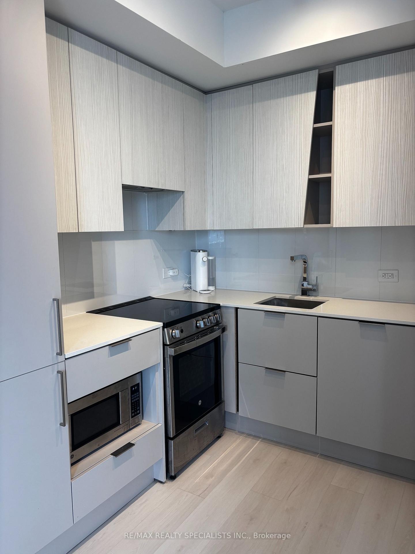 Photo 6 of Unit 3510, 3900 Confederation Parkway, Mississauga, City Centre — HOMEH