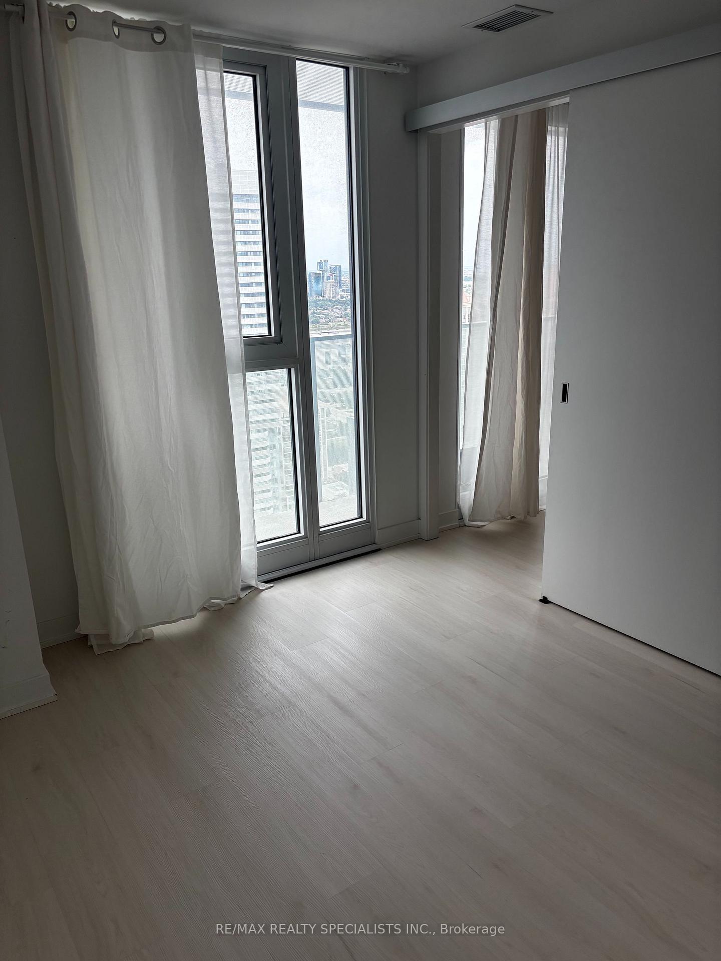 Photo 11 of Unit 3510, 3900 Confederation Parkway, Mississauga, City Centre — HOMEH